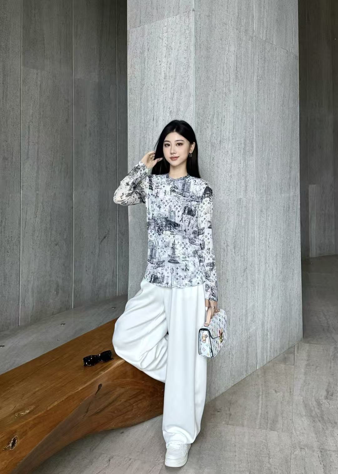 LVプリントTシャツ【50％割引+送料無料】