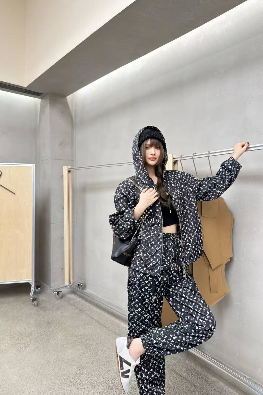 LVプリントフード付きジャケット+パンツのツーピースセット【50％割引+送料無料】