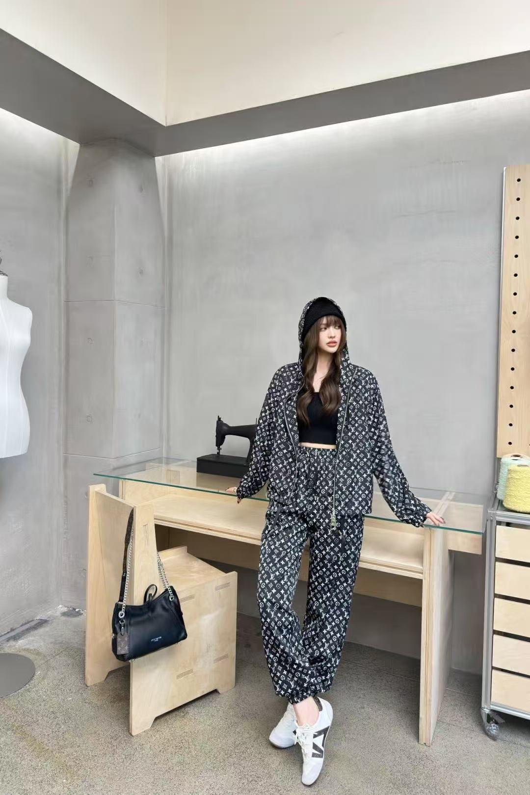 LVプリントフード付きジャケット+パンツのツーピースセット【50％割引+送料無料】