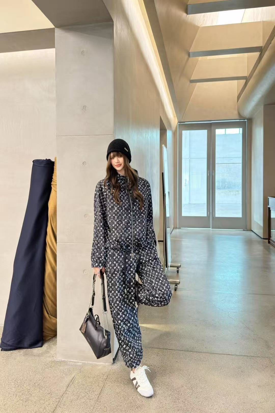 LVプリントフード付きジャケット+パンツのツーピースセット【50％割引+送料無料】