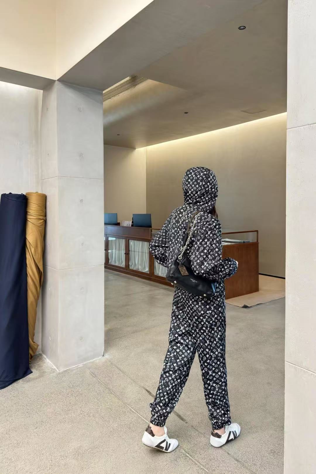 LVプリントフード付きジャケット+パンツのツーピースセット【50％割引+送料無料】