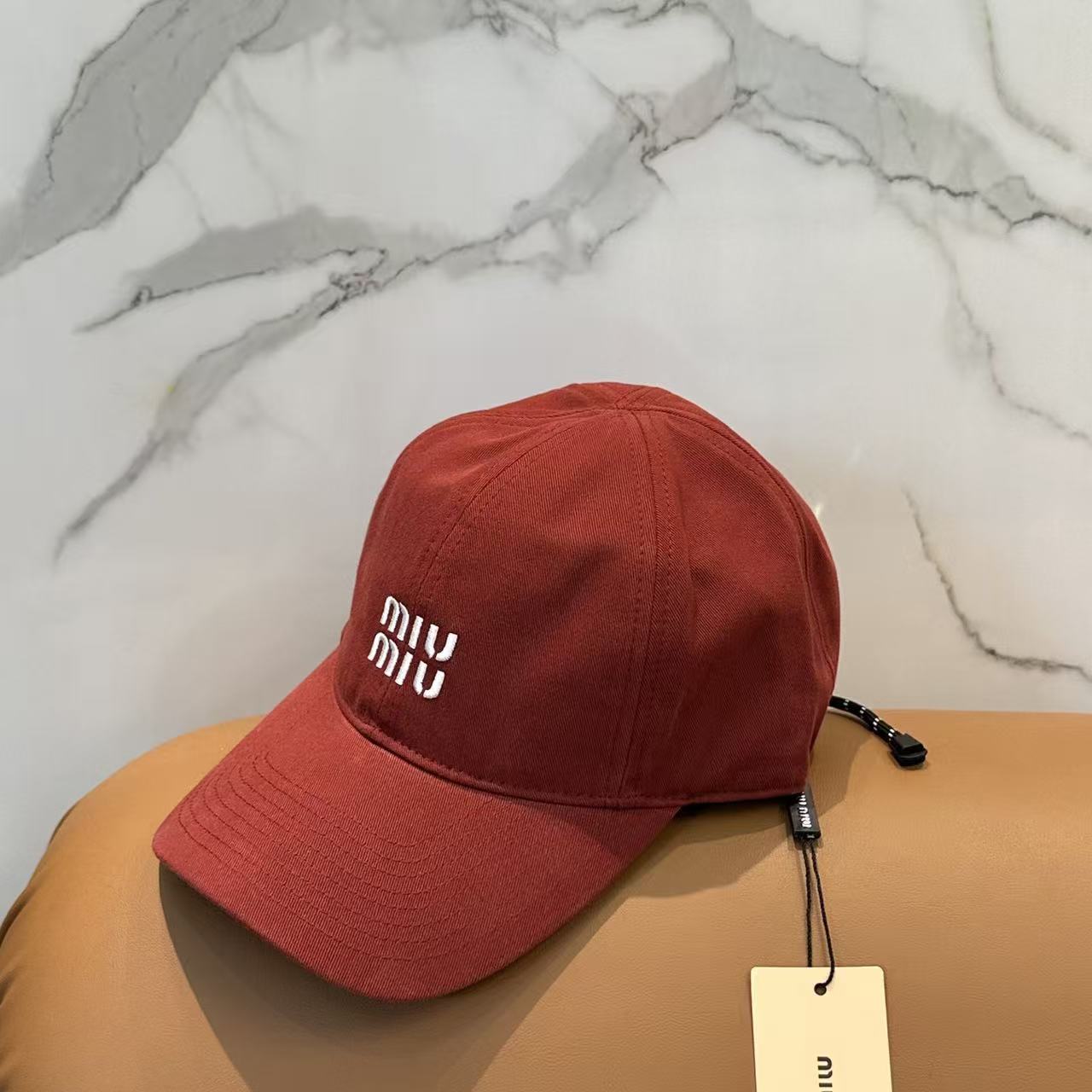 M1UM1U 刺繍レターTシャツ【50％割引+送料無料】