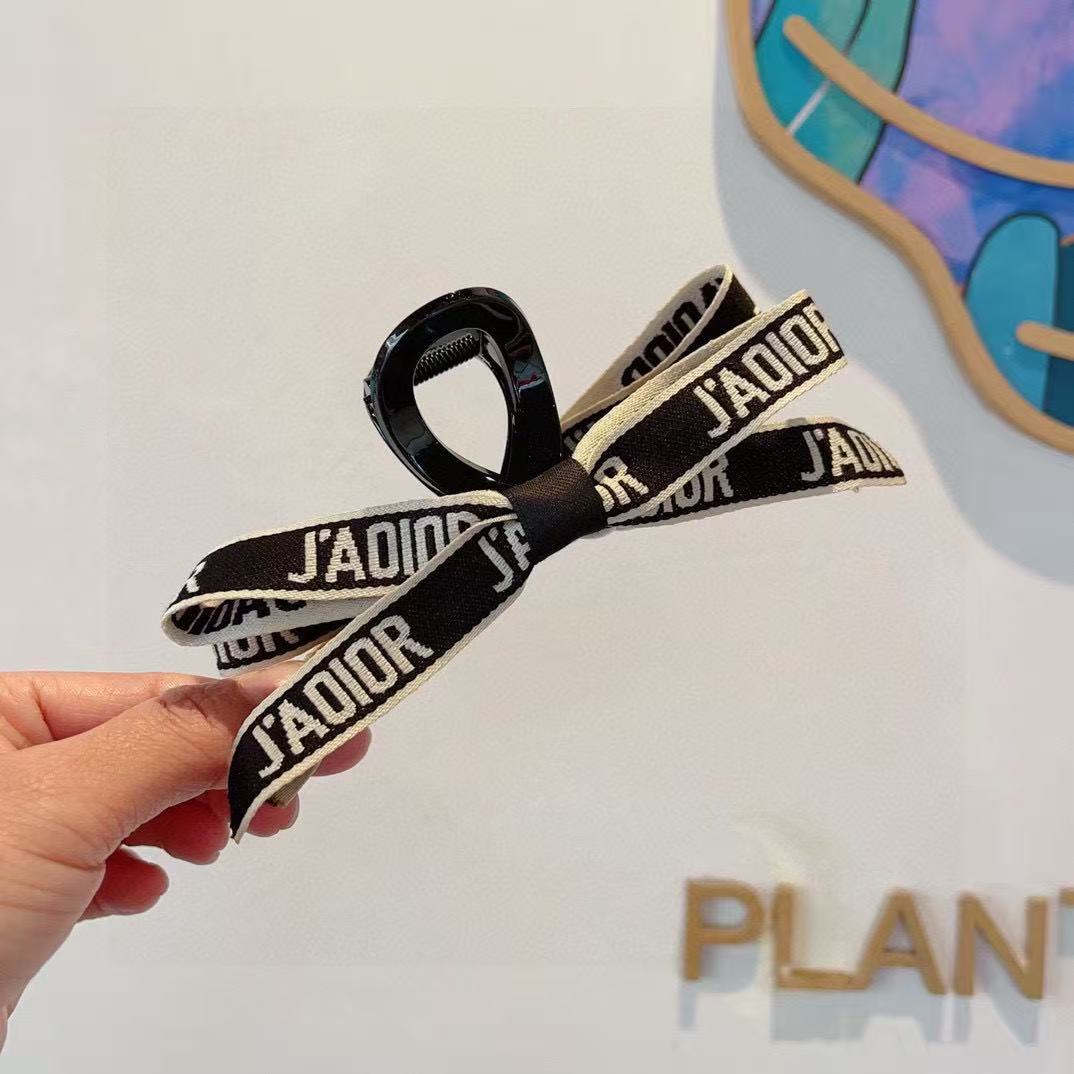 DIORレターヘアクリップ【50％割引+送料無料】