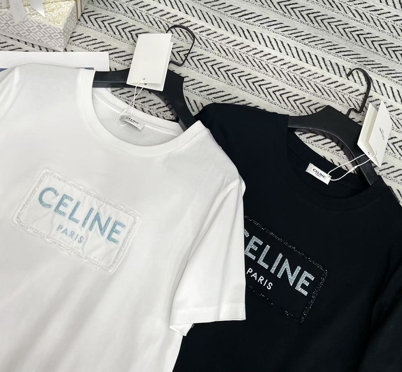 CEL1NE ビーズ刺繍レターTシャツ【50％割引+送料無料】