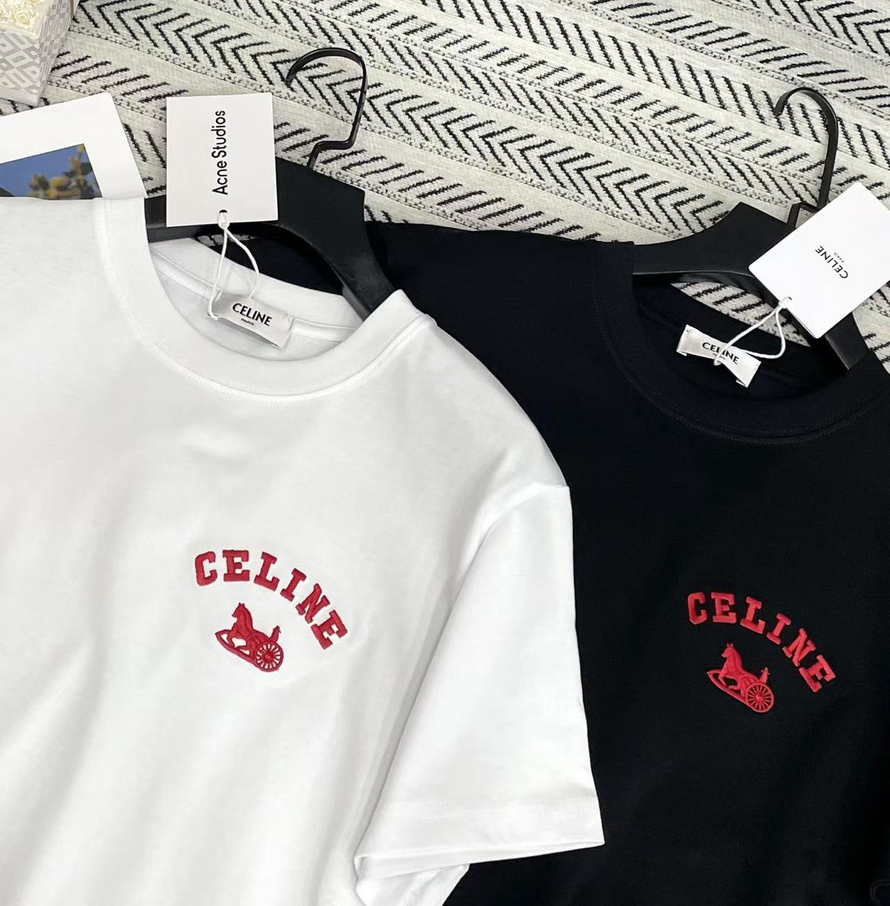 CEL1NE 刺繍文字 凱旋門と馬車 Tシャツ【50％割引+送料無料】