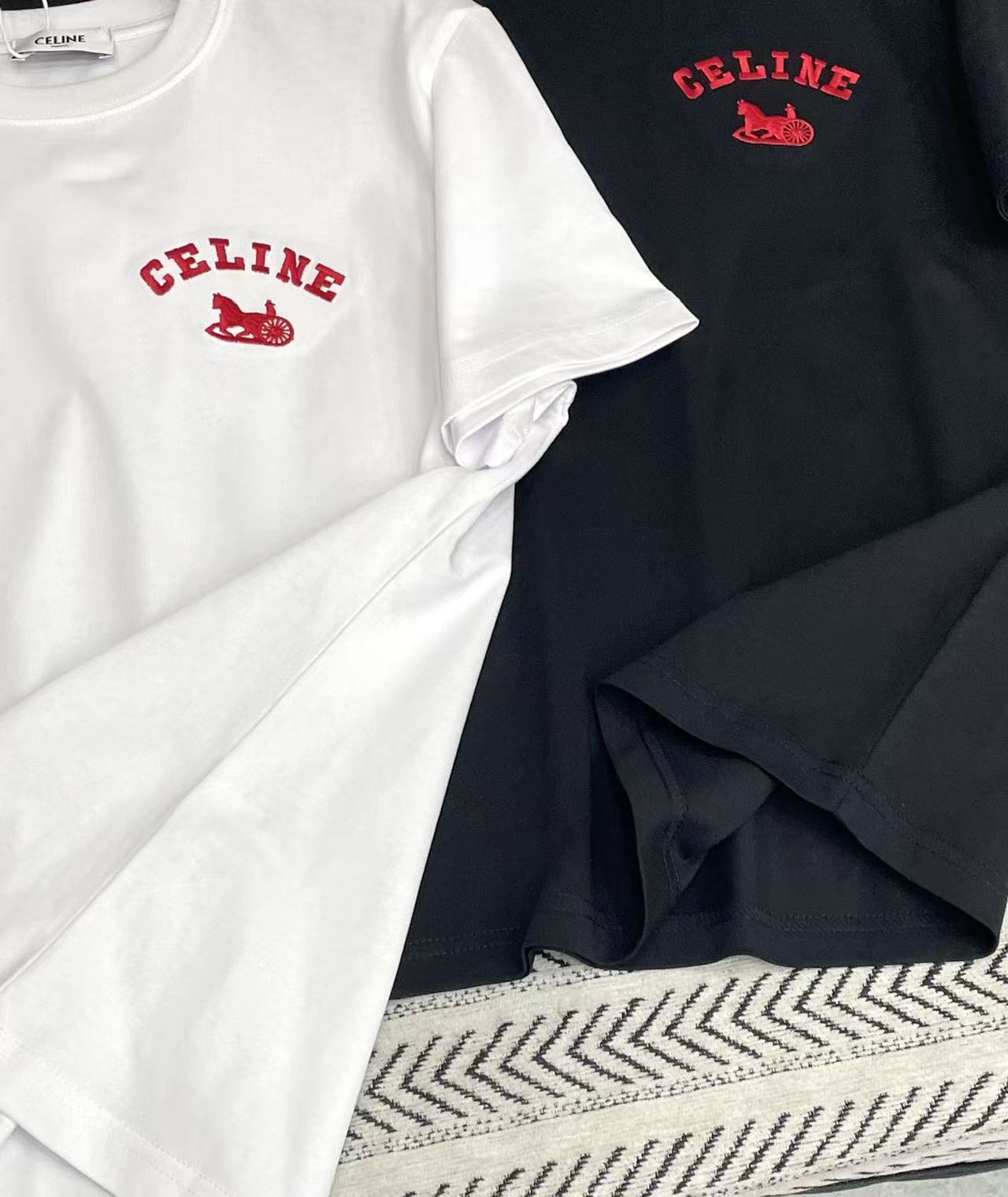CEL1NE 刺繍文字 凱旋門と馬車 Tシャツ【50％割引+送料無料】