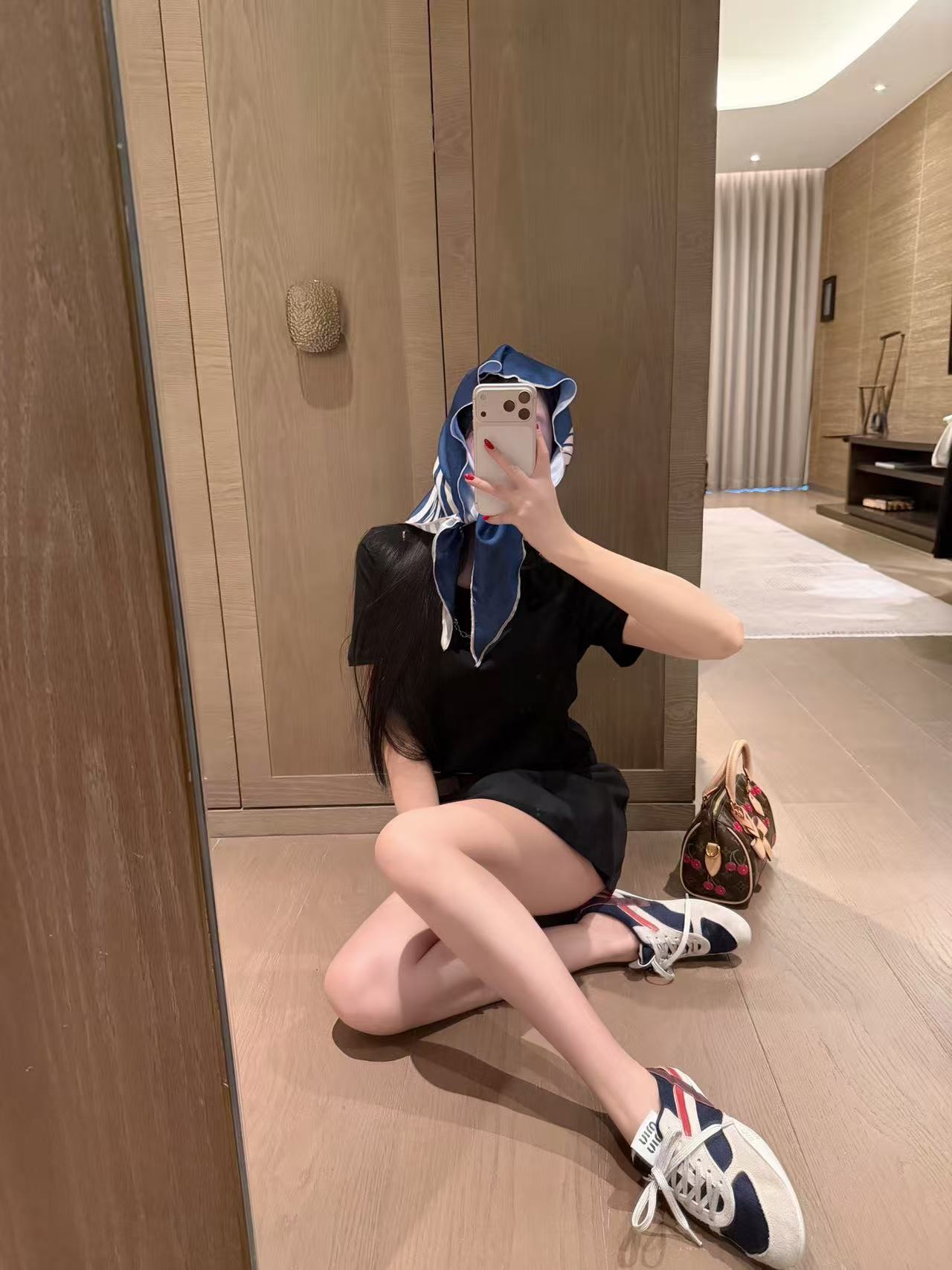 LVスカーフ、Tシャツ、スカートのツーピースセット【50％割引+送料無料】