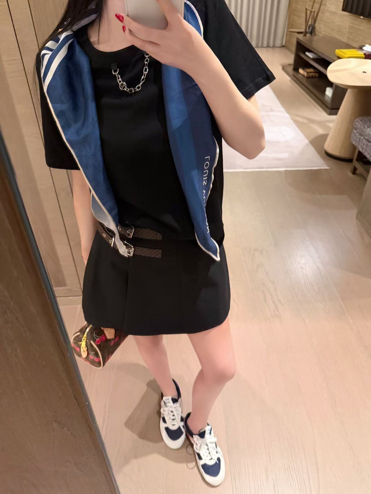 LVスカーフ、Tシャツ、スカートのツーピースセット【50％割引+送料無料】