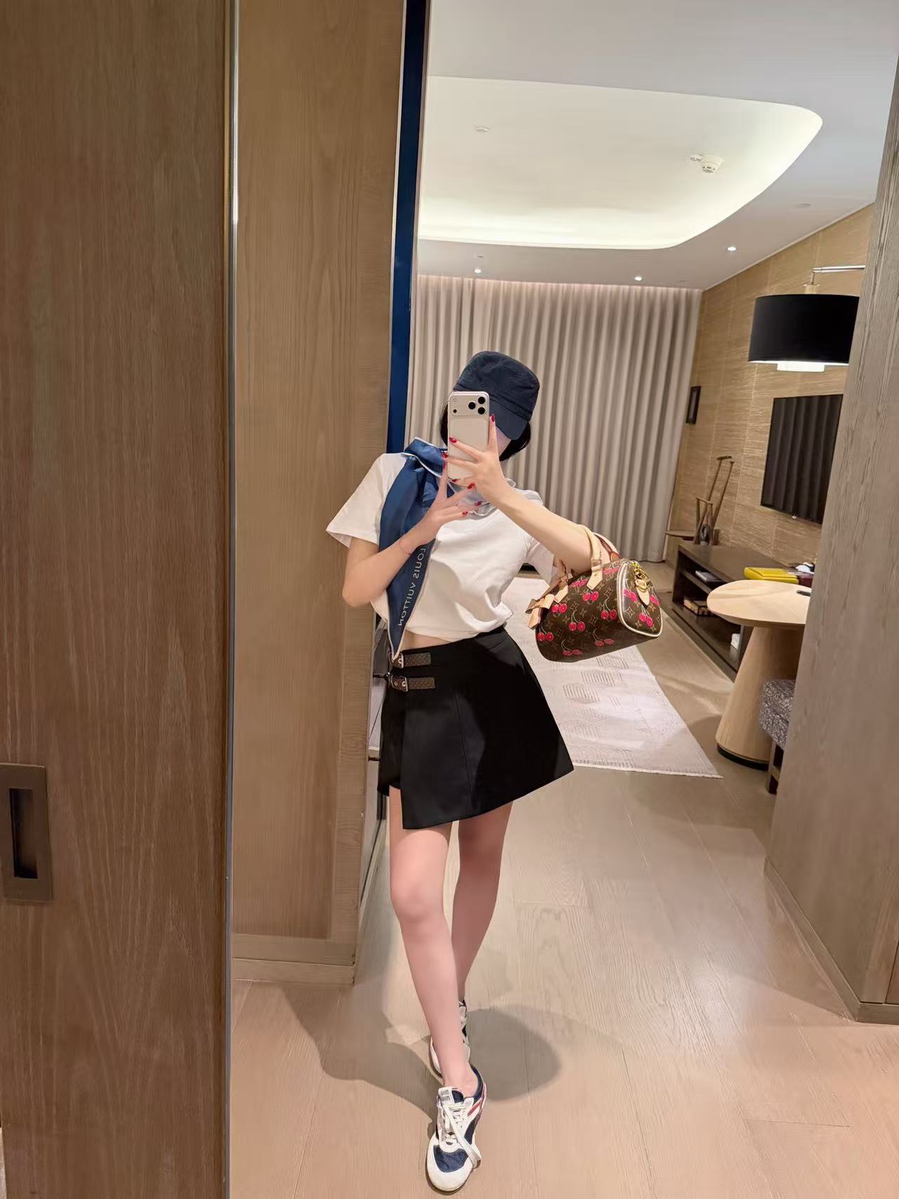 LVスカーフ、Tシャツ、スカートのツーピースセット【50％割引+送料無料】