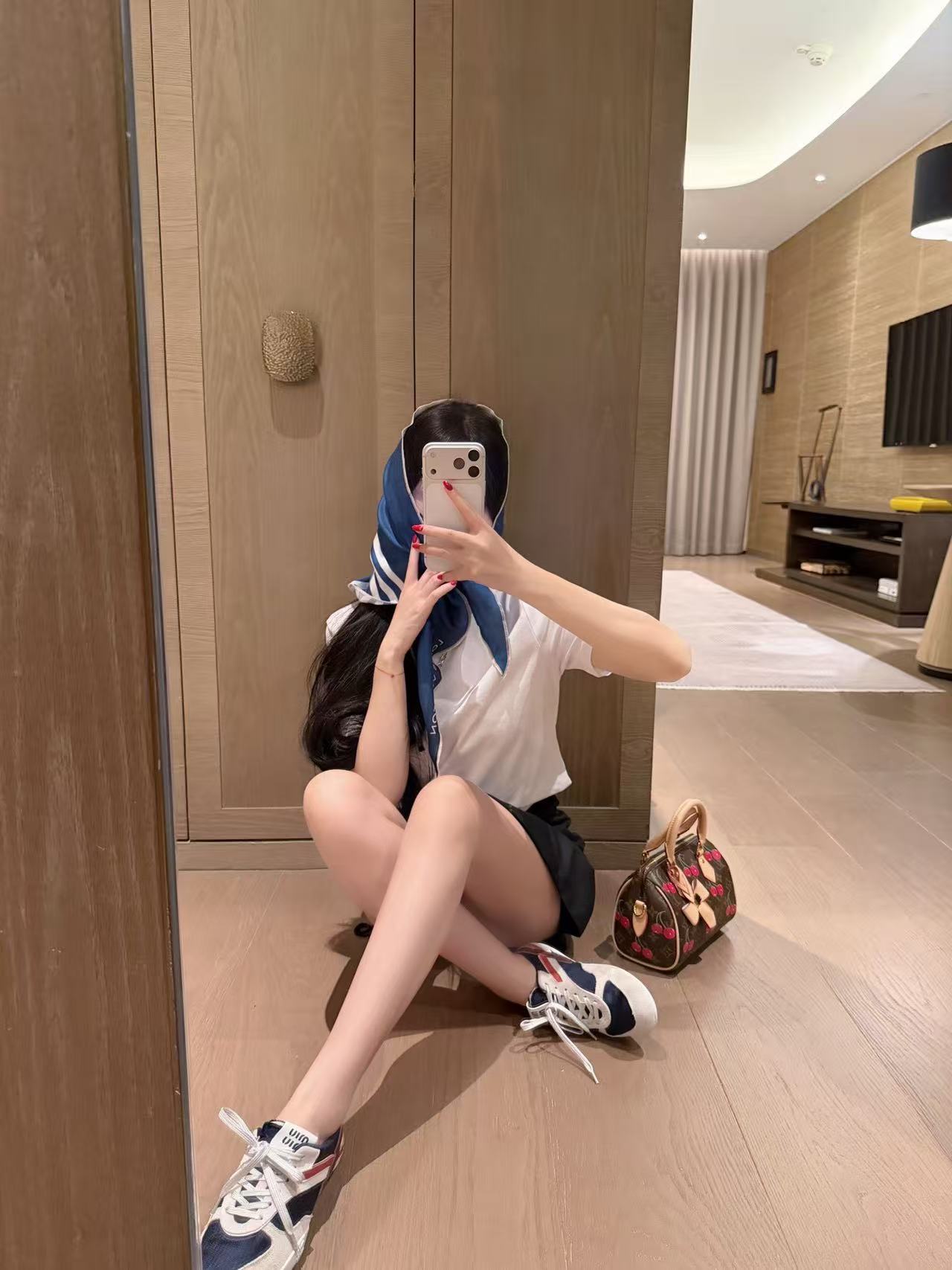 LVスカーフ、Tシャツ、スカートのツーピースセット【50％割引+送料無料】