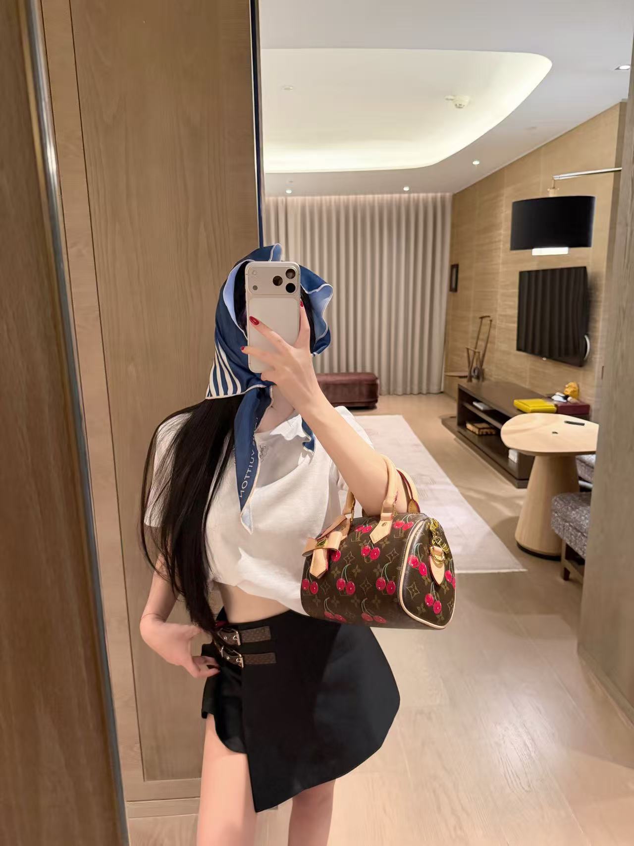 LVスカーフ、Tシャツ、スカートのツーピースセット【50％割引+送料無料】