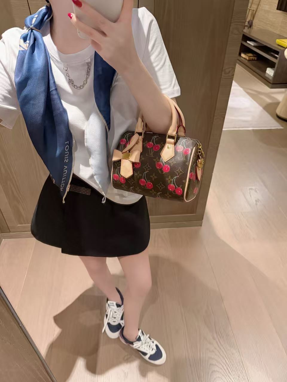 LVスカーフ、Tシャツ、スカートのツーピースセット【50％割引+送料無料】