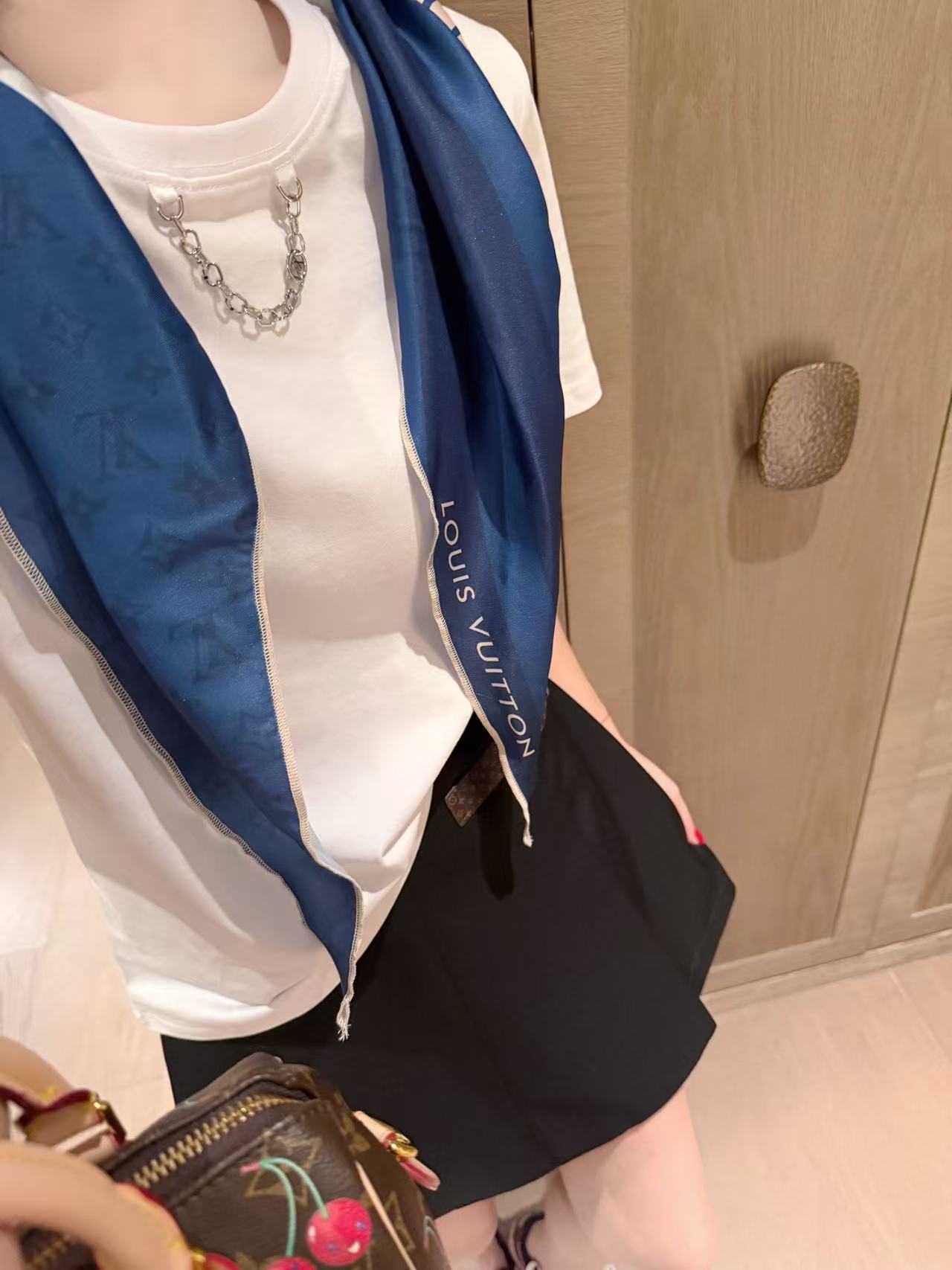 LVスカーフ、Tシャツ、スカートのツーピースセット【50％割引+送料無料】