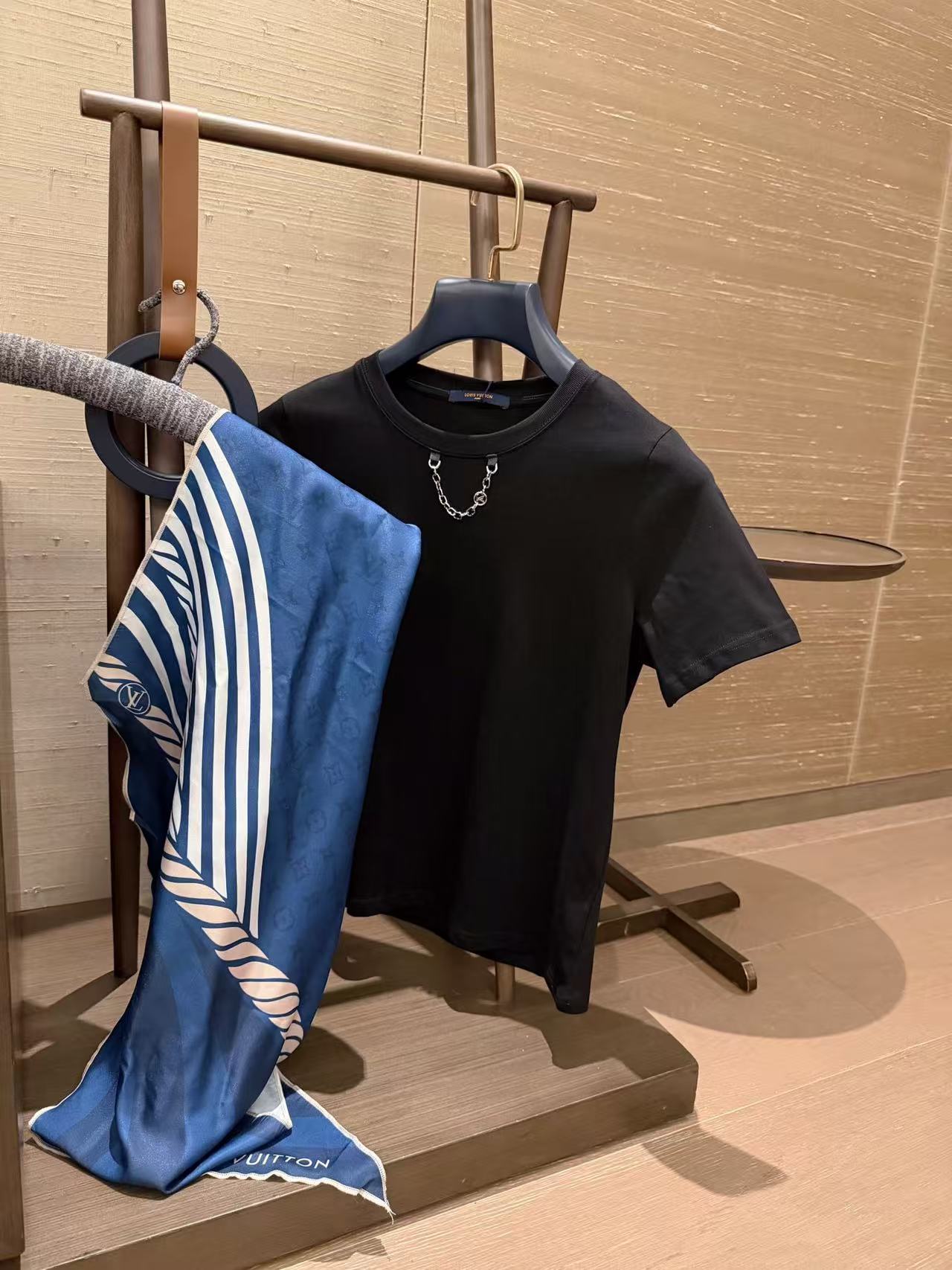 LVスカーフ、Tシャツ、スカートのツーピースセット【50％割引+送料無料】