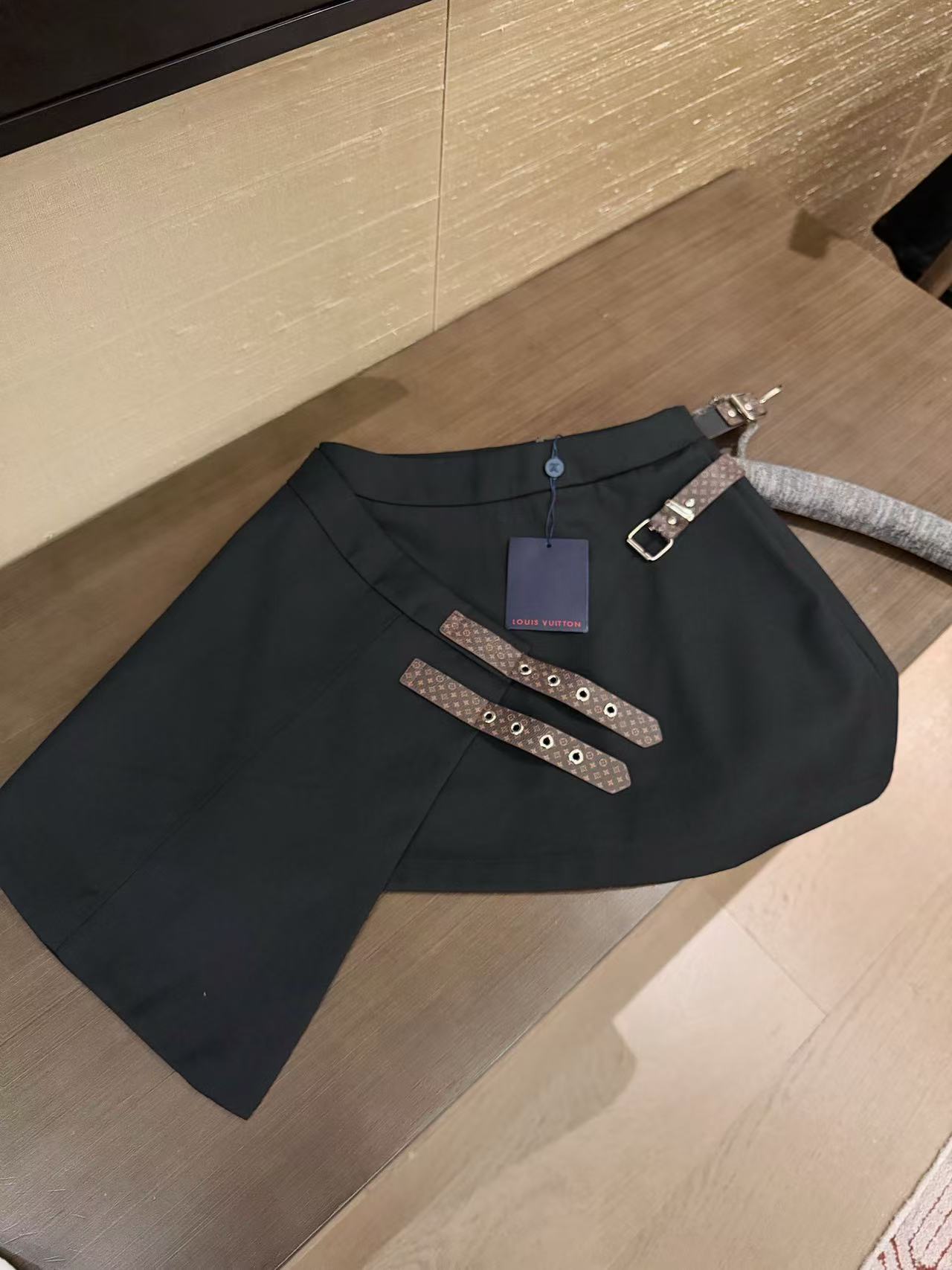 LVスカーフ、Tシャツ、スカートのツーピースセット【50％割引+送料無料】