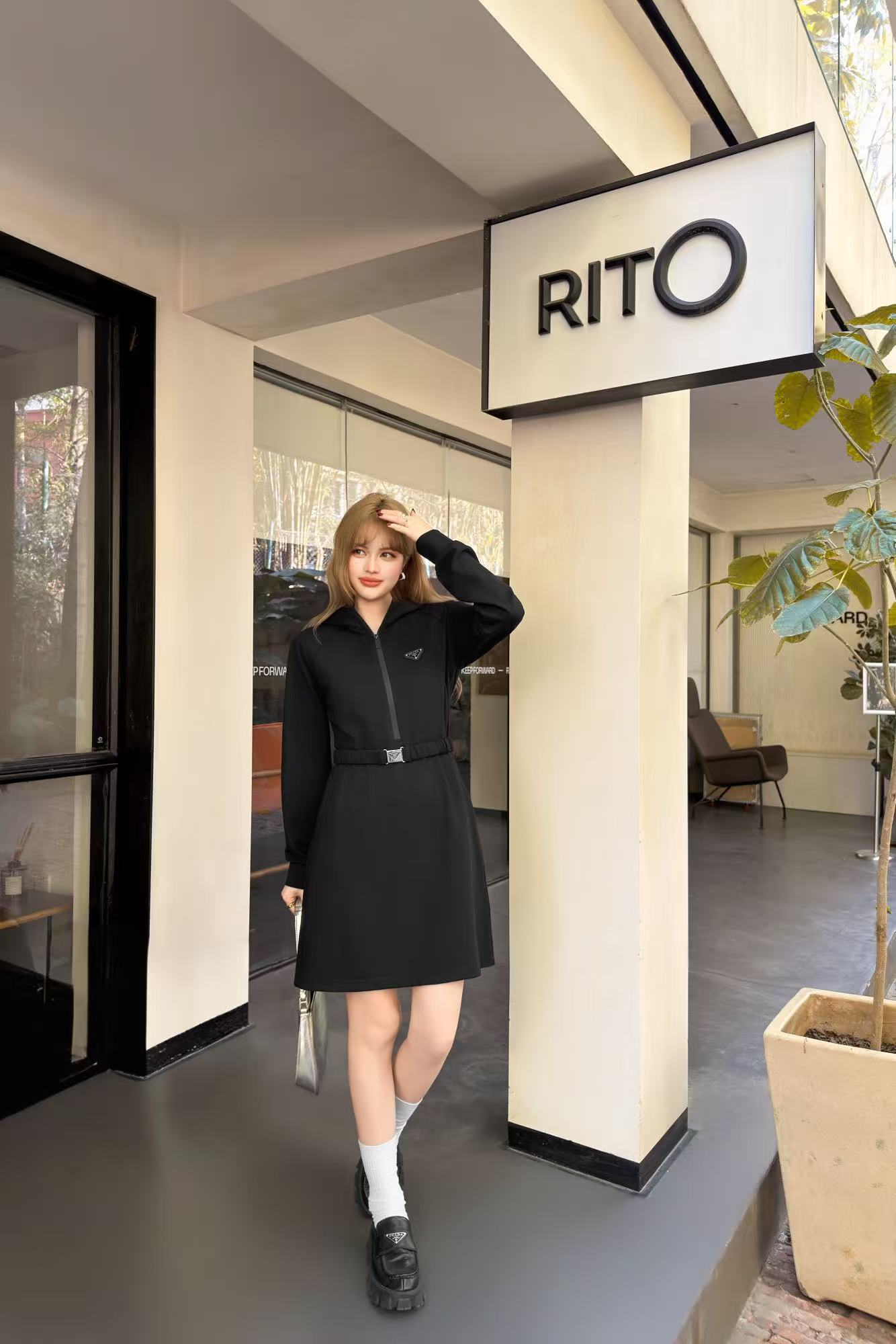 PR4DA 高品質トライアングルロゴフード付きドレス【50％割引+送料無料】