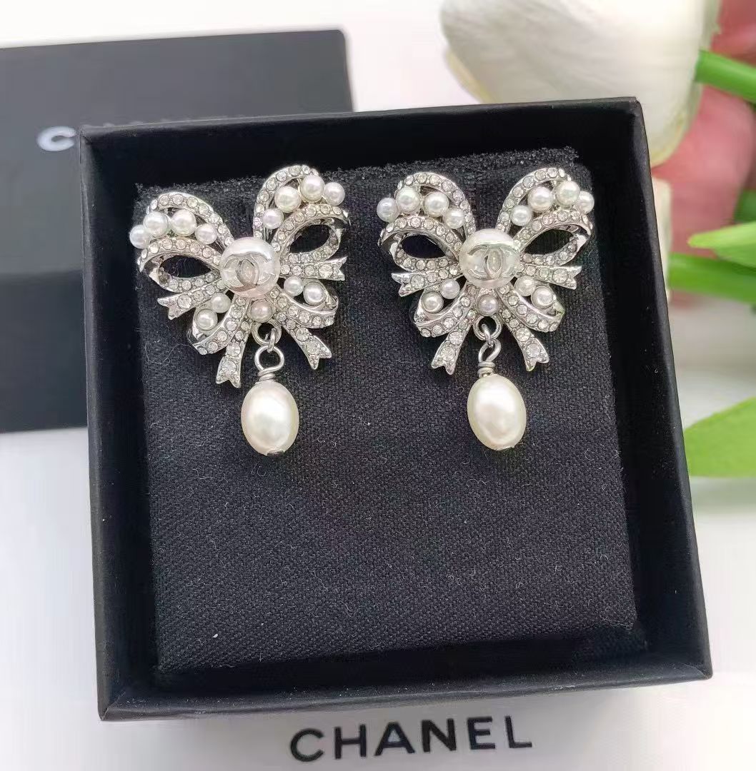 CHANE1 ダブルC ボウ パール スタッド イヤリング【50％割引+送料無料】