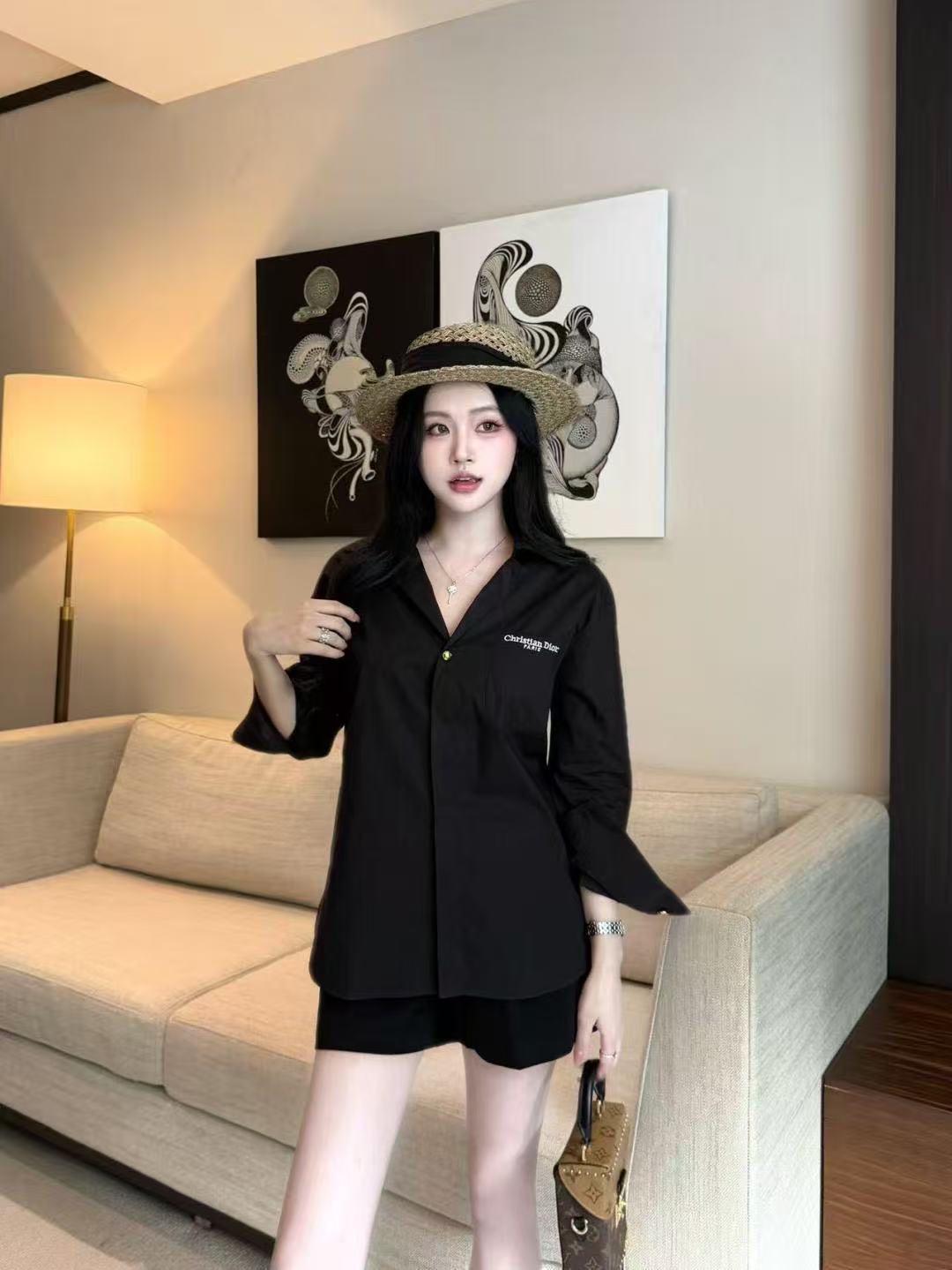 DIOR エンブロイダリーレター Vネックシャツ【50％割引+送料無料】