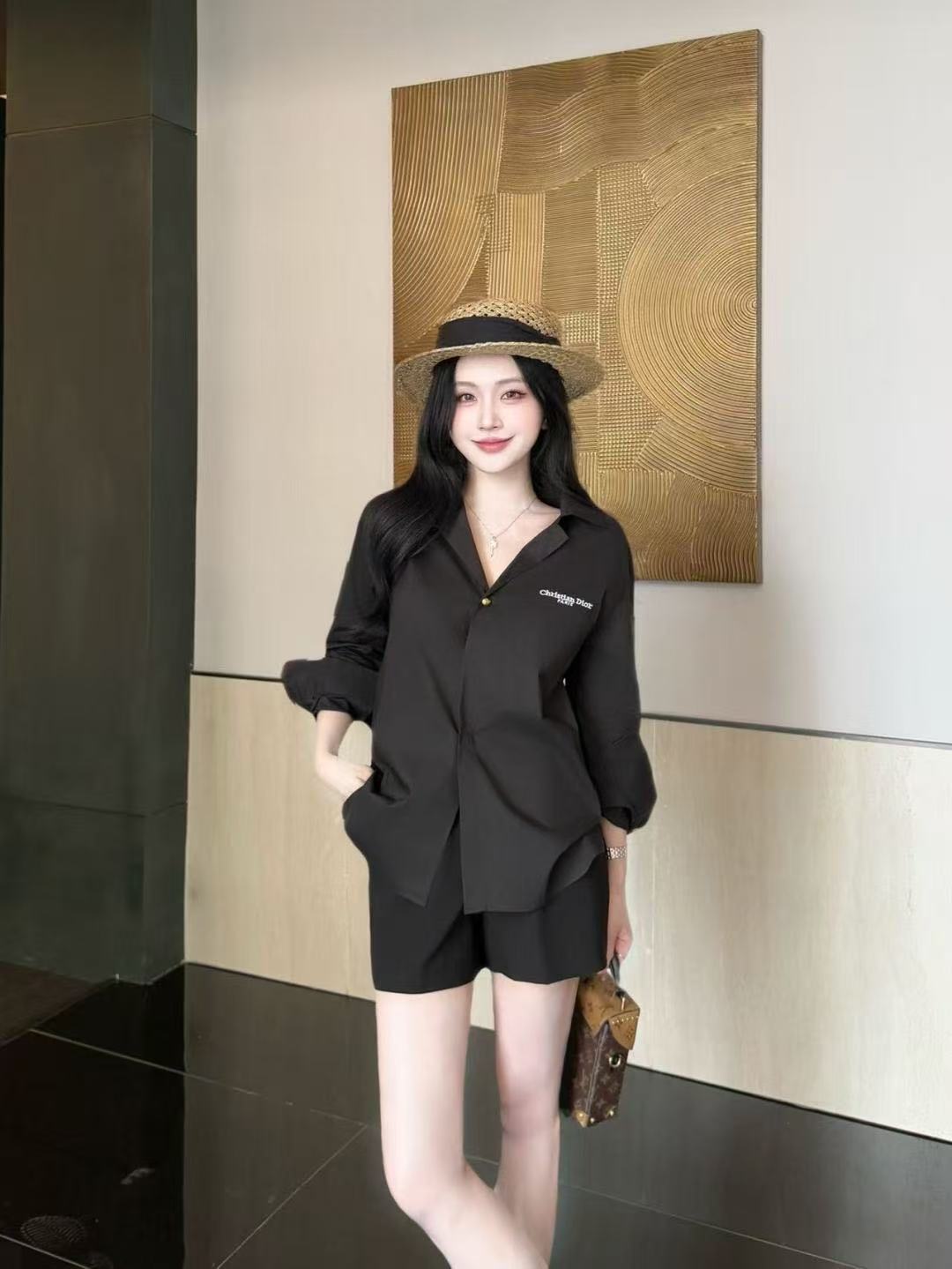 DIOR エンブロイダリーレター Vネックシャツ【50％割引+送料無料】