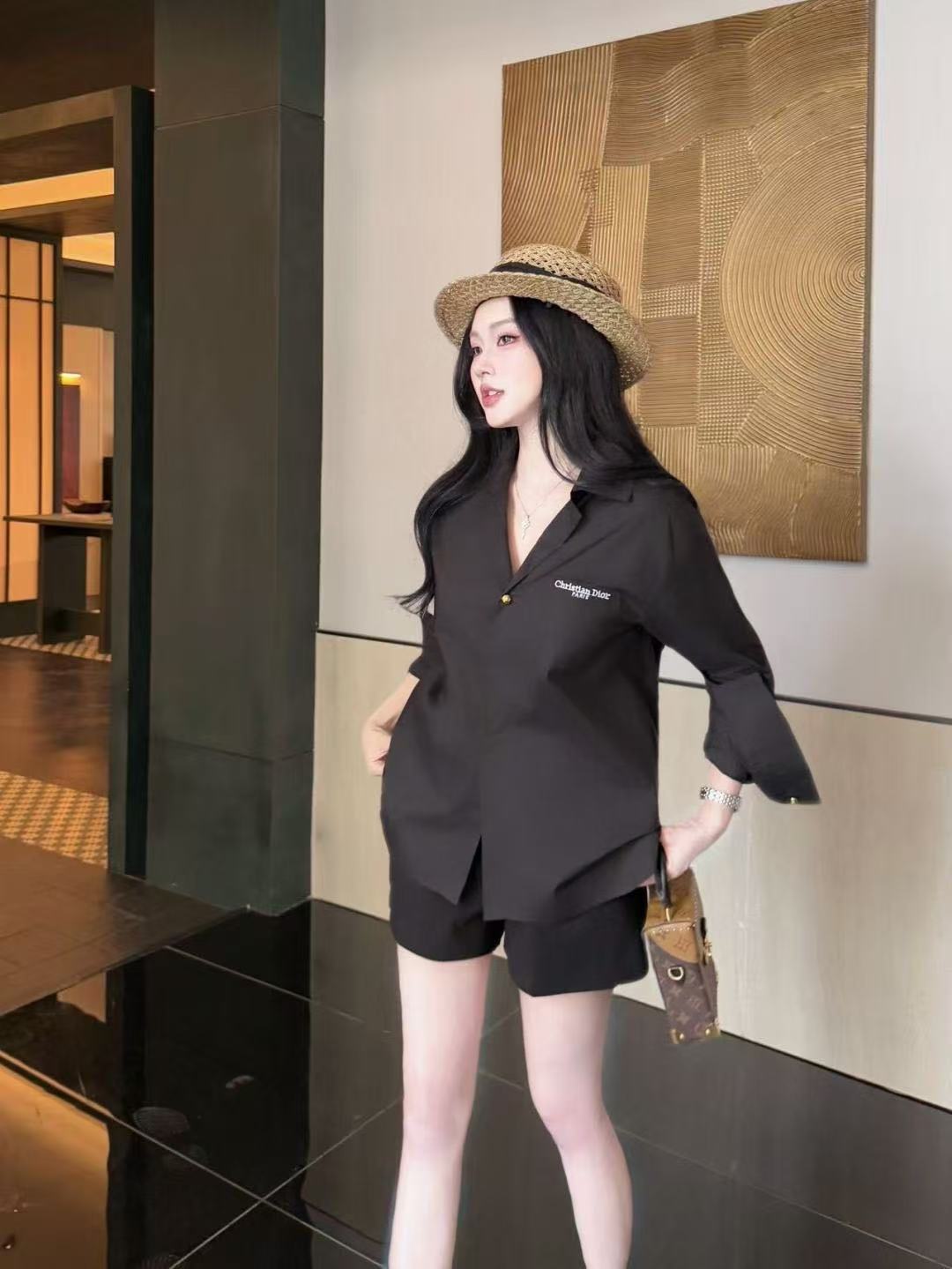 DIOR エンブロイダリーレター Vネックシャツ【50％割引+送料無料】