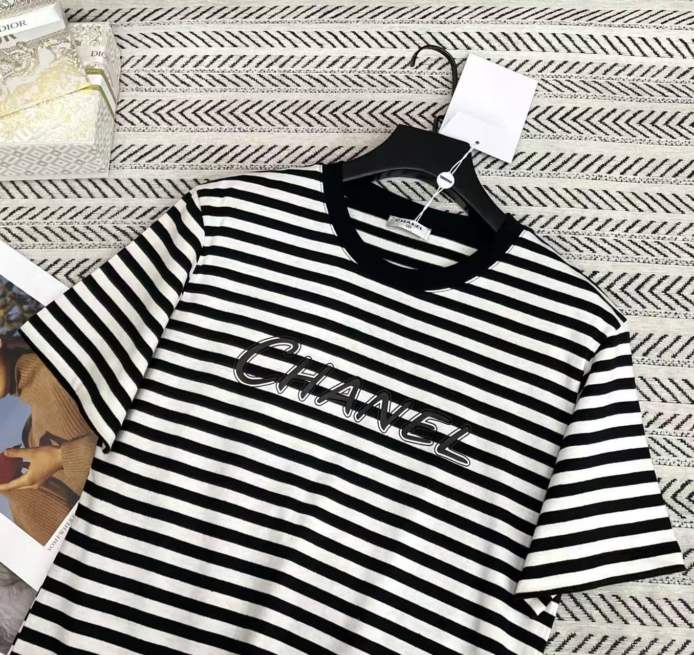 CHANE1 ストライプレターTシャツ【50％割引+送料無料】