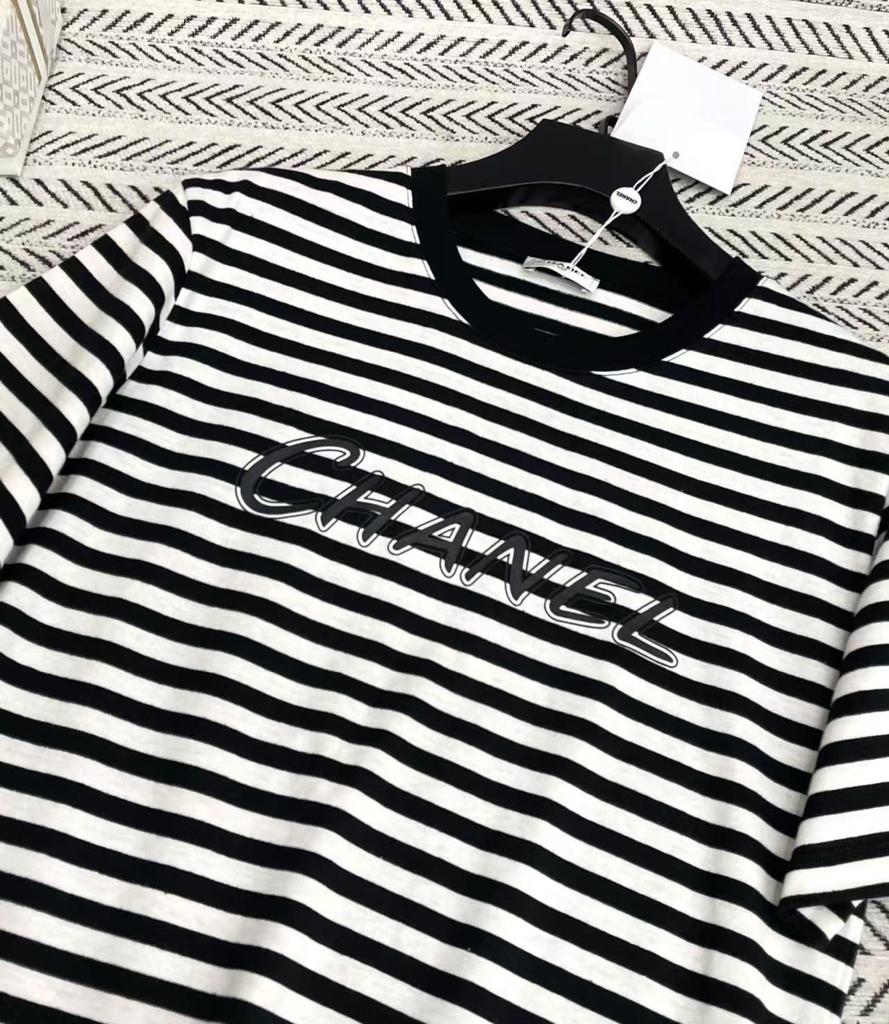 CHANE1 ストライプレターTシャツ【50％割引+送料無料】