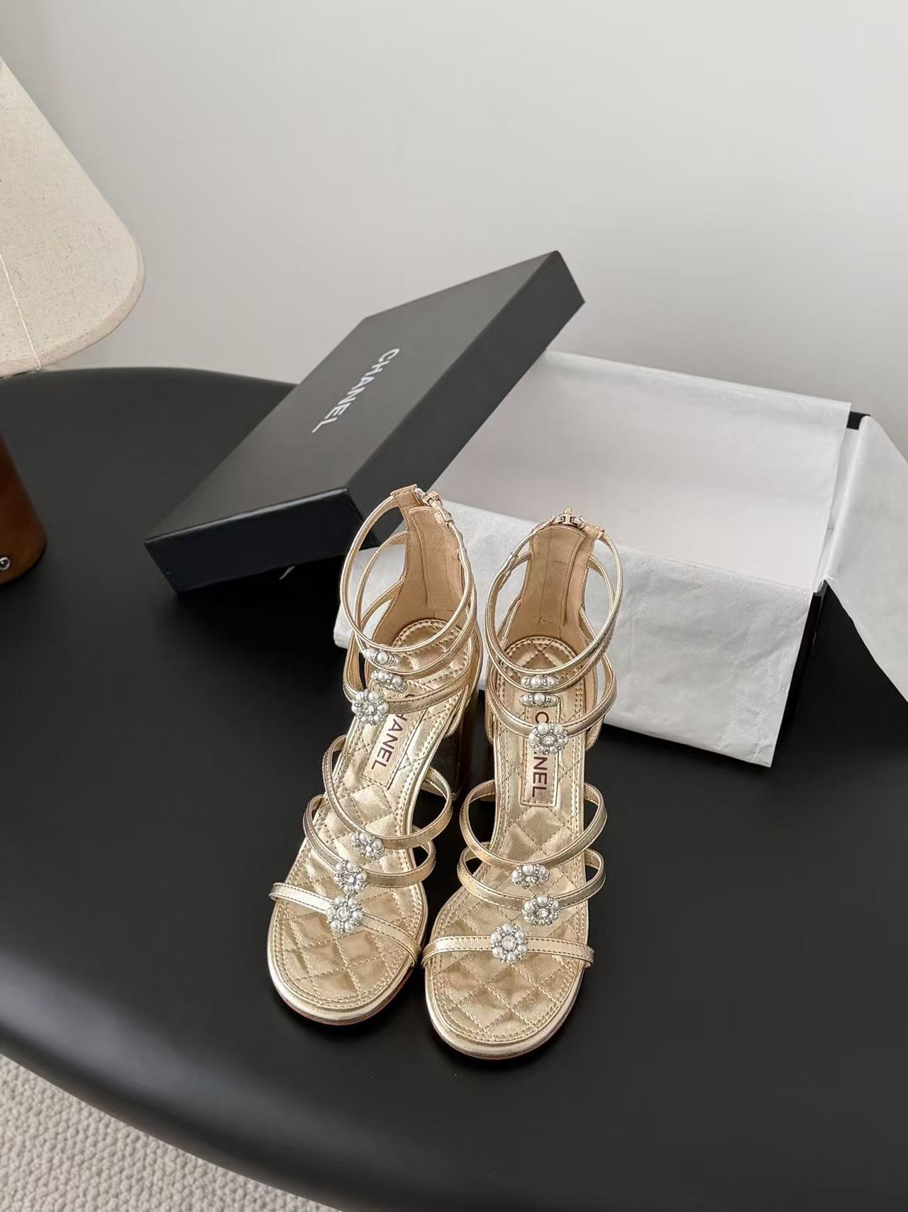 CHANE1高品質カメリアハイヒールサンダル【50％割引+送料無料】