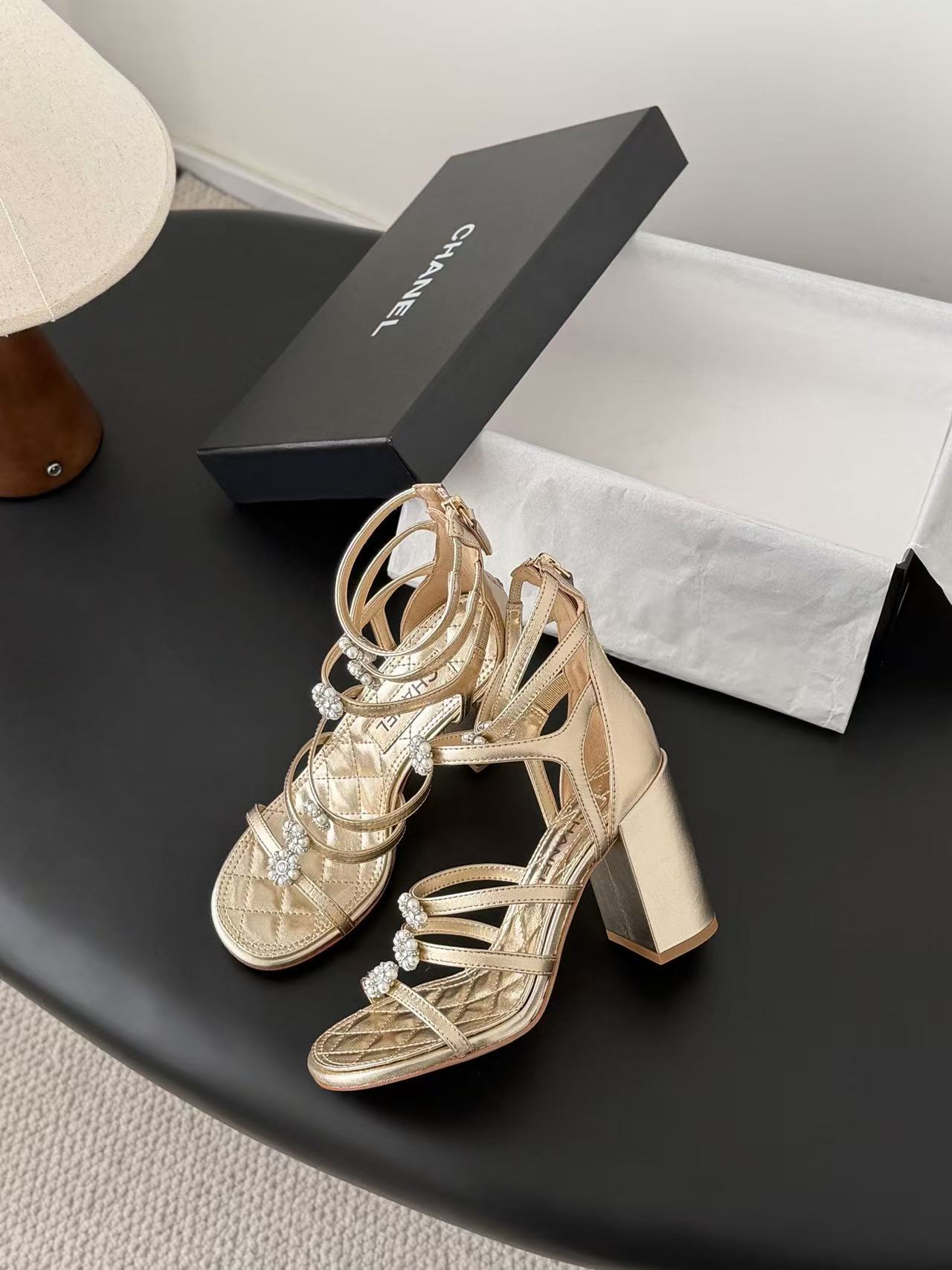 CHANE1高品質カメリアハイヒールサンダル【50％割引+送料無料】