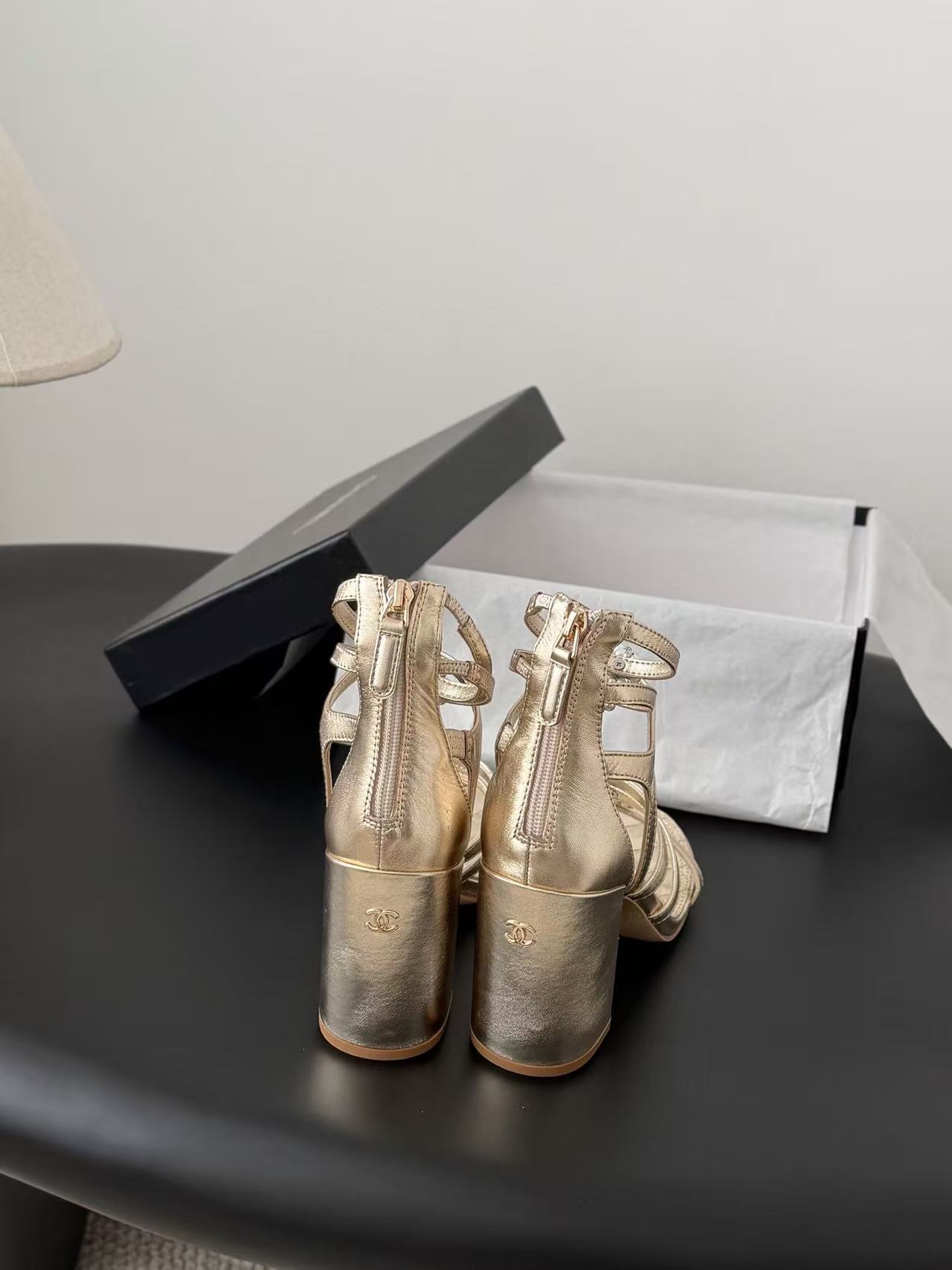 CHANE1高品質カメリアハイヒールサンダル【50％割引+送料無料】