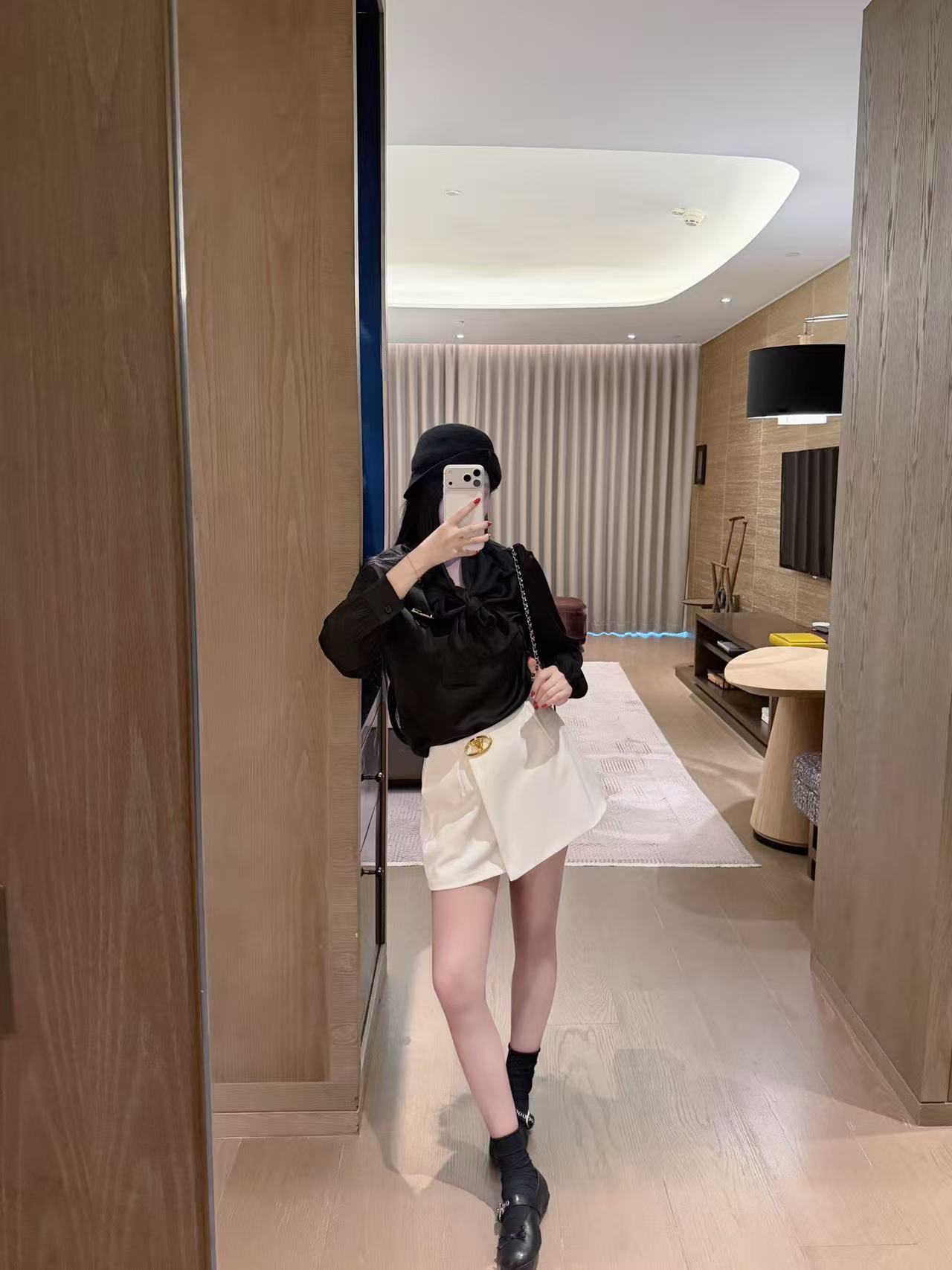 VALENT1NO シルクサテンシャツ＋ショーツ ツーピースセット【50％割引+送料無料】