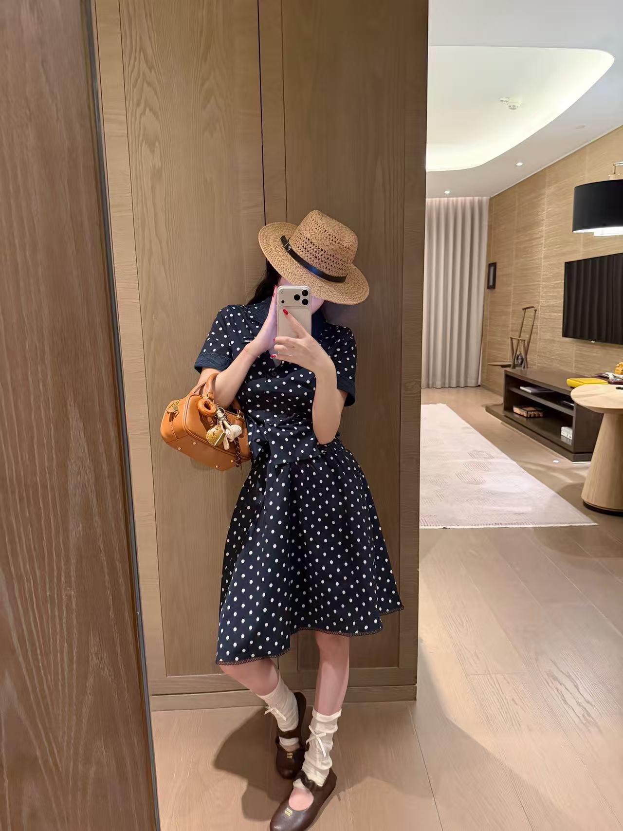 M1UM1U 水玉シャツ＋スカート ツーピースセット【50％割引+送料無料】