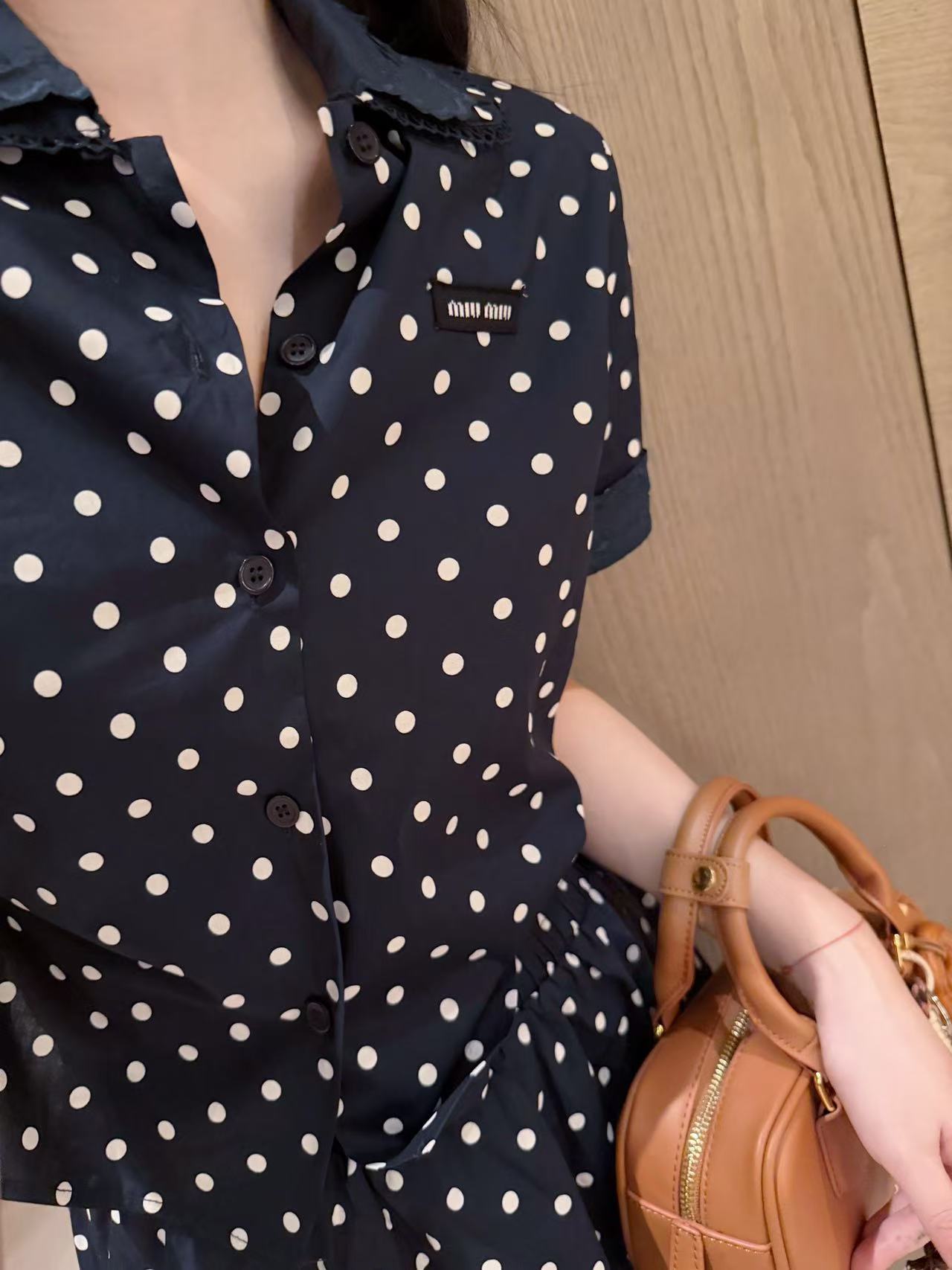 M1UM1U 水玉シャツ＋スカート ツーピースセット【50％割引+送料無料】