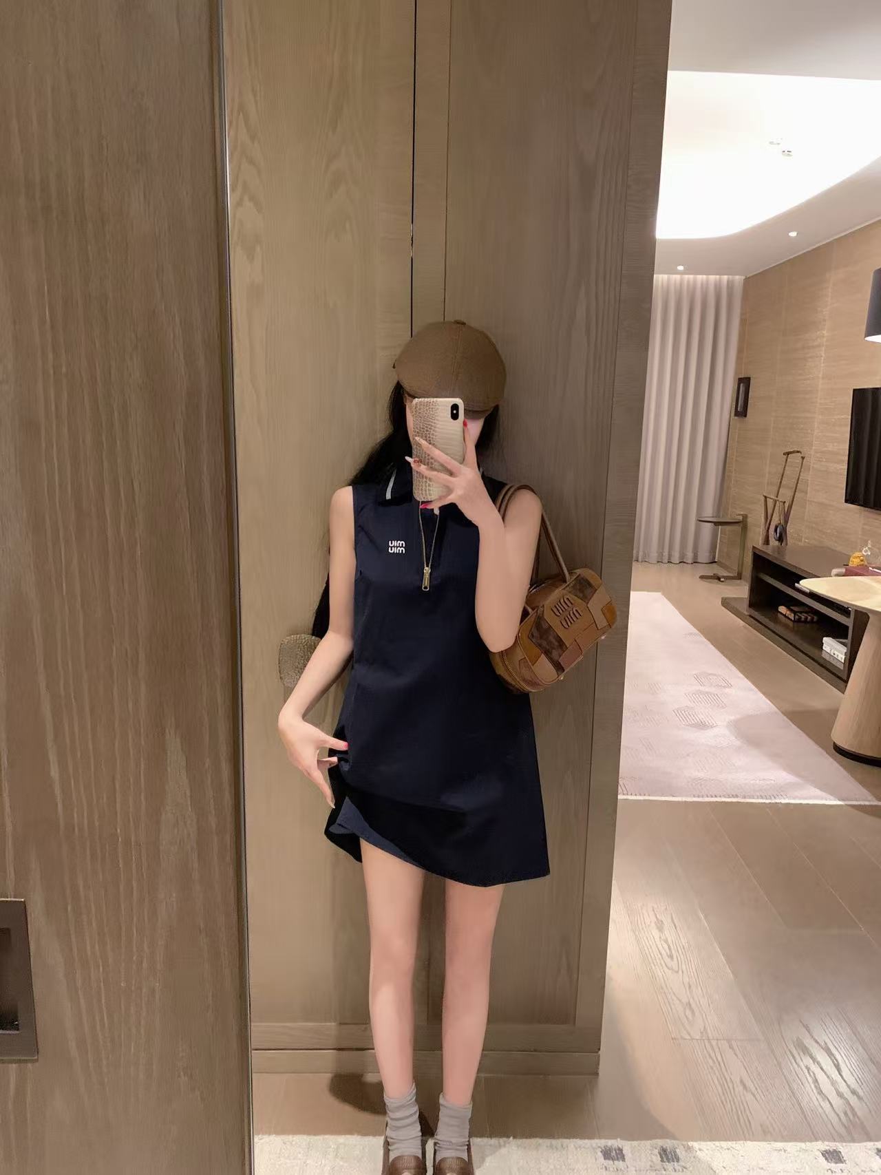 M1UM1U レター ノースリーブ ドレス【50％割引+送料無料】