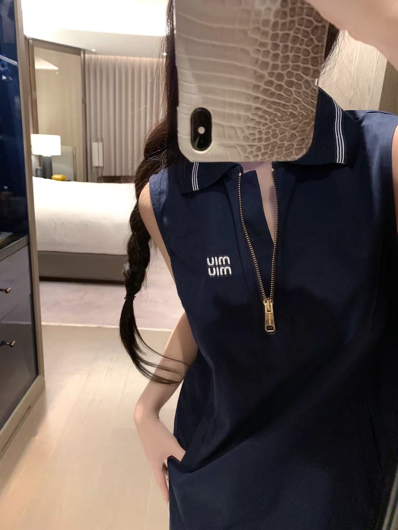 M1UM1U レター ノースリーブ ドレス【50％割引+送料無料】