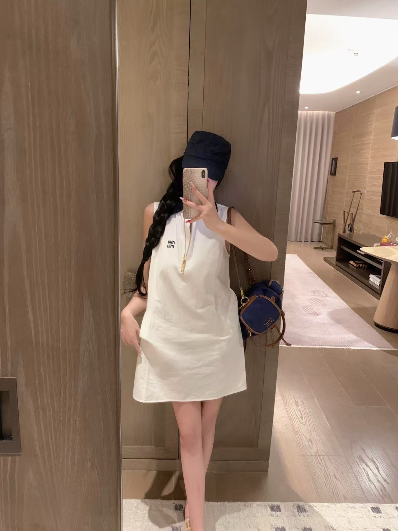 M1UM1U レター ノースリーブ ドレス【50％割引+送料無料】