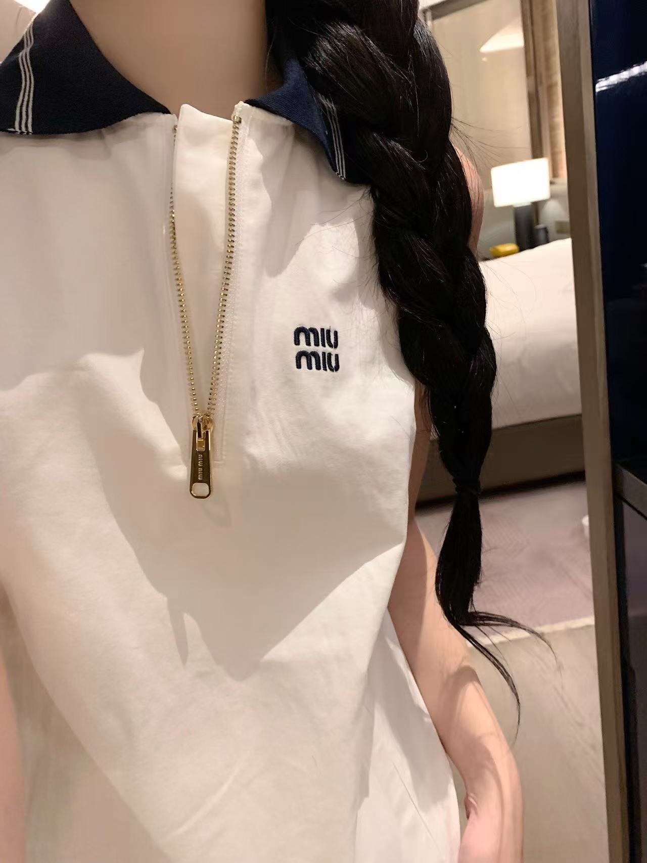 M1UM1U レター ノースリーブ ドレス【50％割引+送料無料】