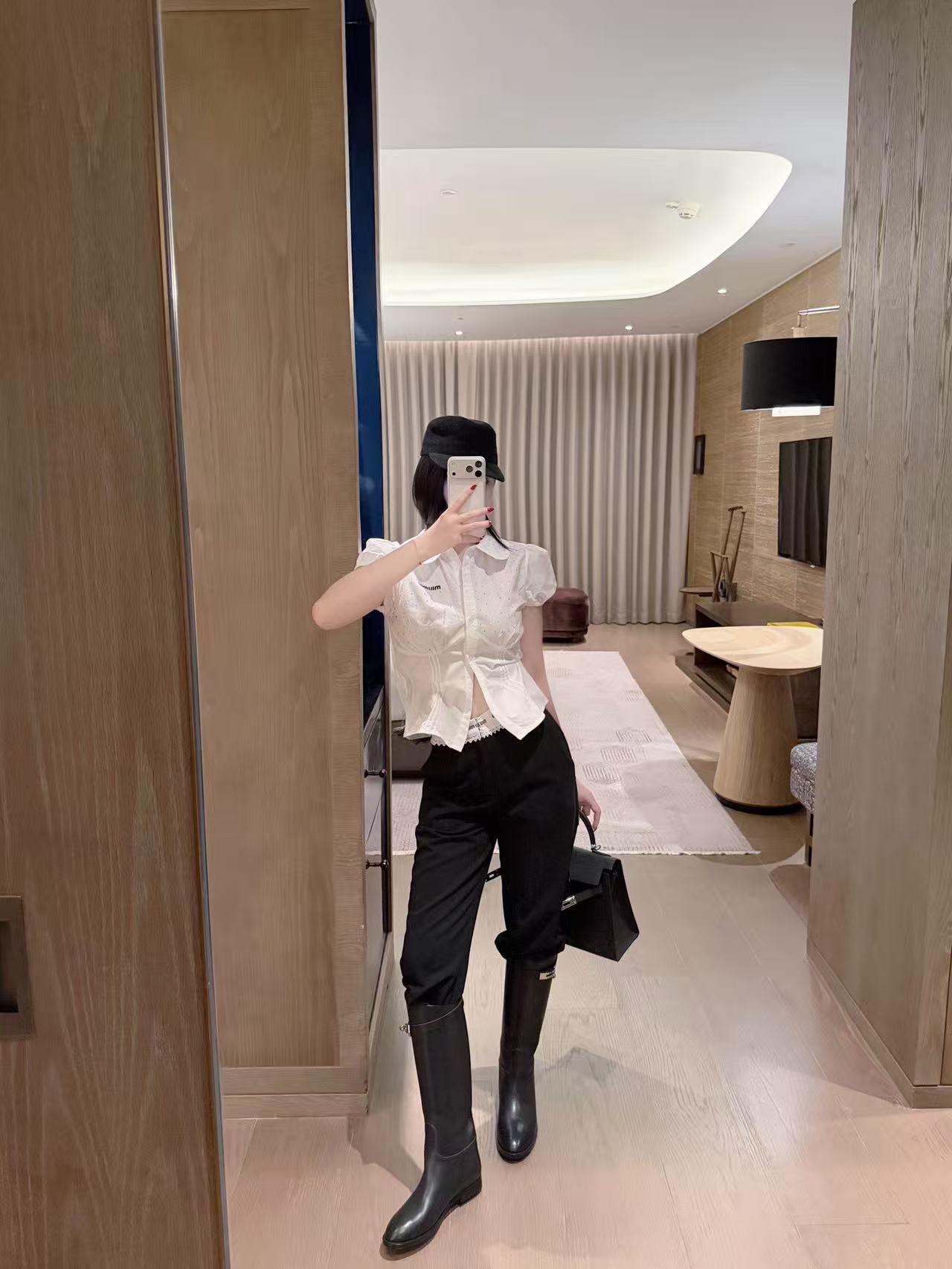 M1UM1U ラインストーン パフスリーブ ブラウス【50％割引+送料無料】