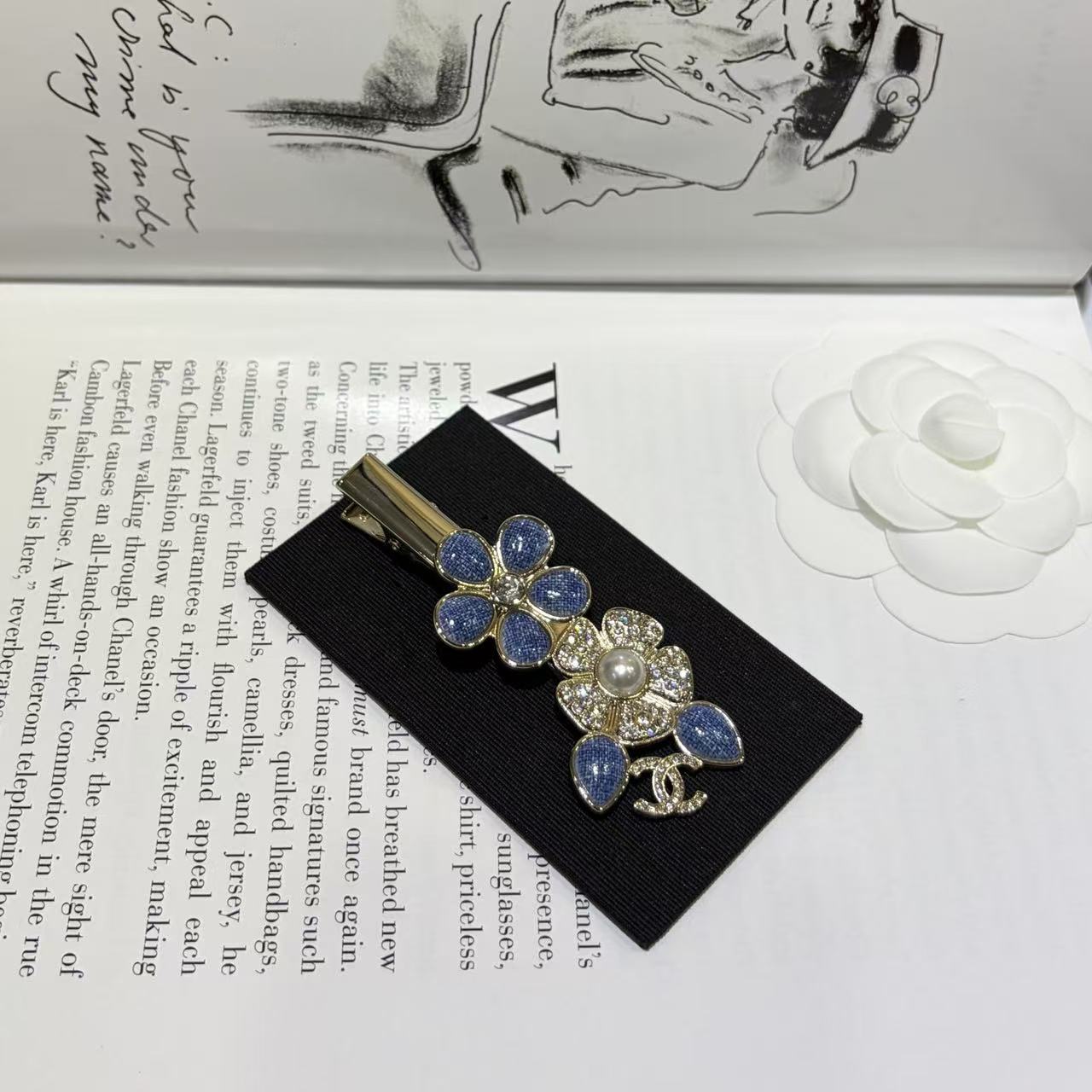 CHANE1 ダブルCデザインのブルーフラワーヘアクリップ【50％割引+送料無料】