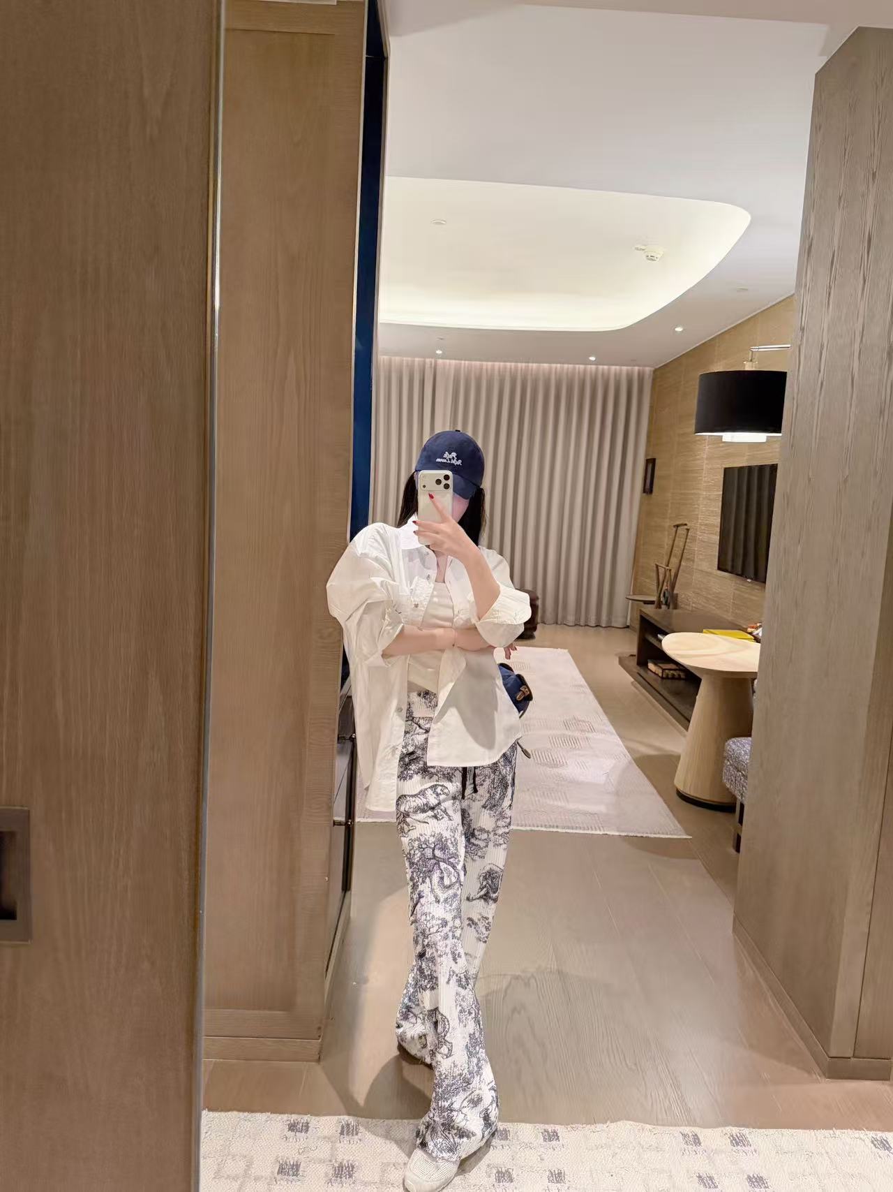 BUR8ERRY ウォーホース レターシャツ【50％割引+送料無料】