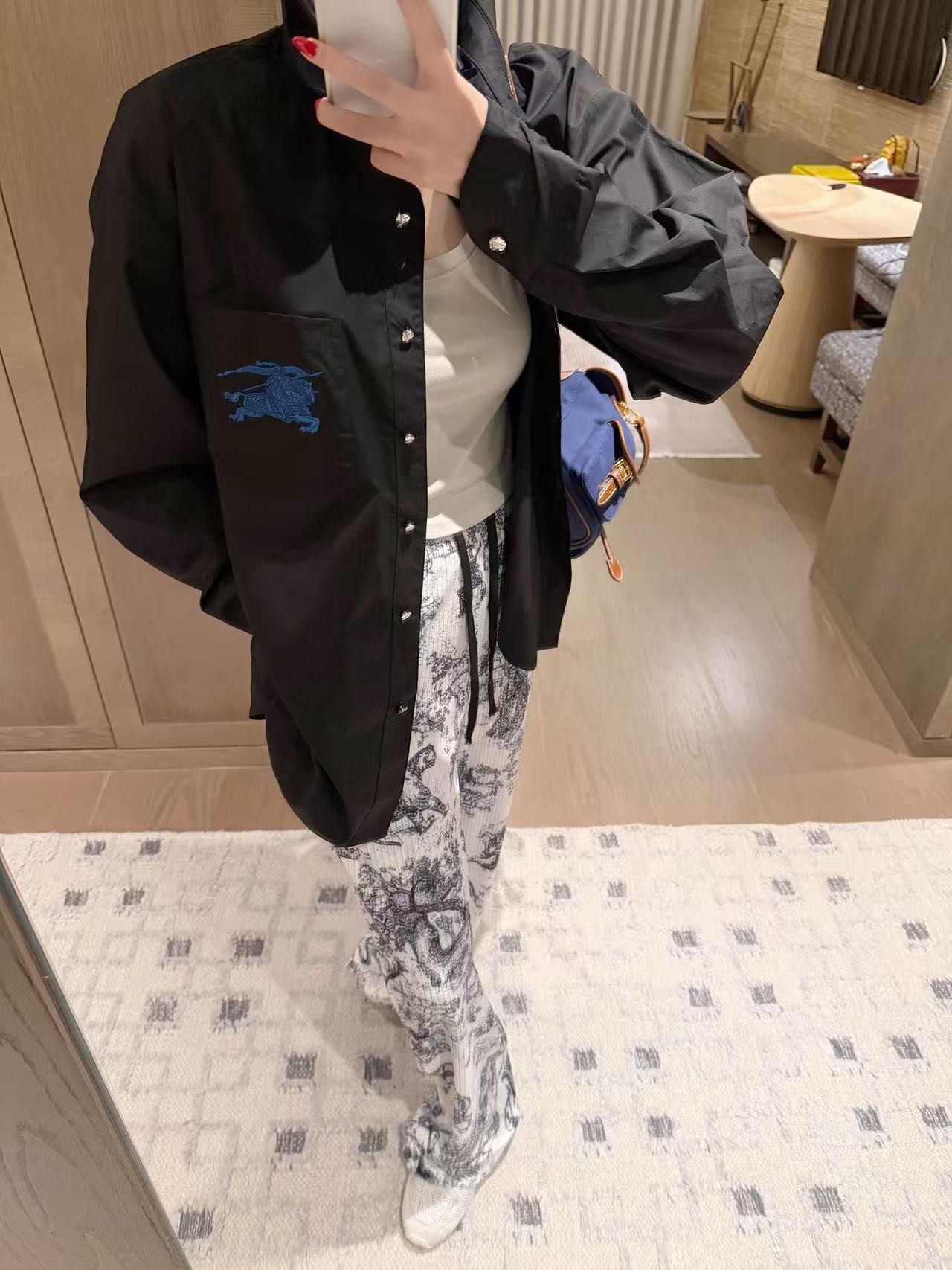 BUR8ERRY ウォーホース レターシャツ【50％割引+送料無料】