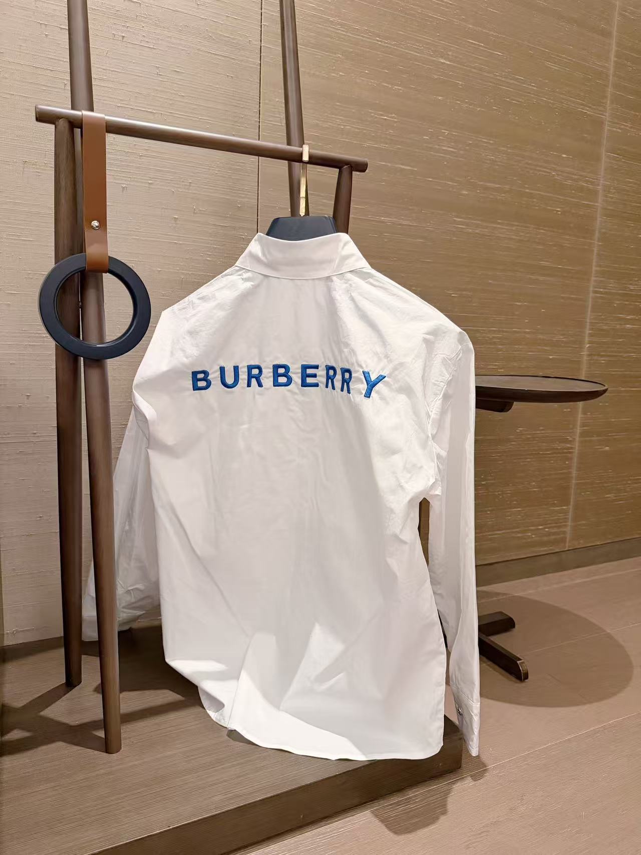 BUR8ERRY ウォーホース レターシャツ【50％割引+送料無料】