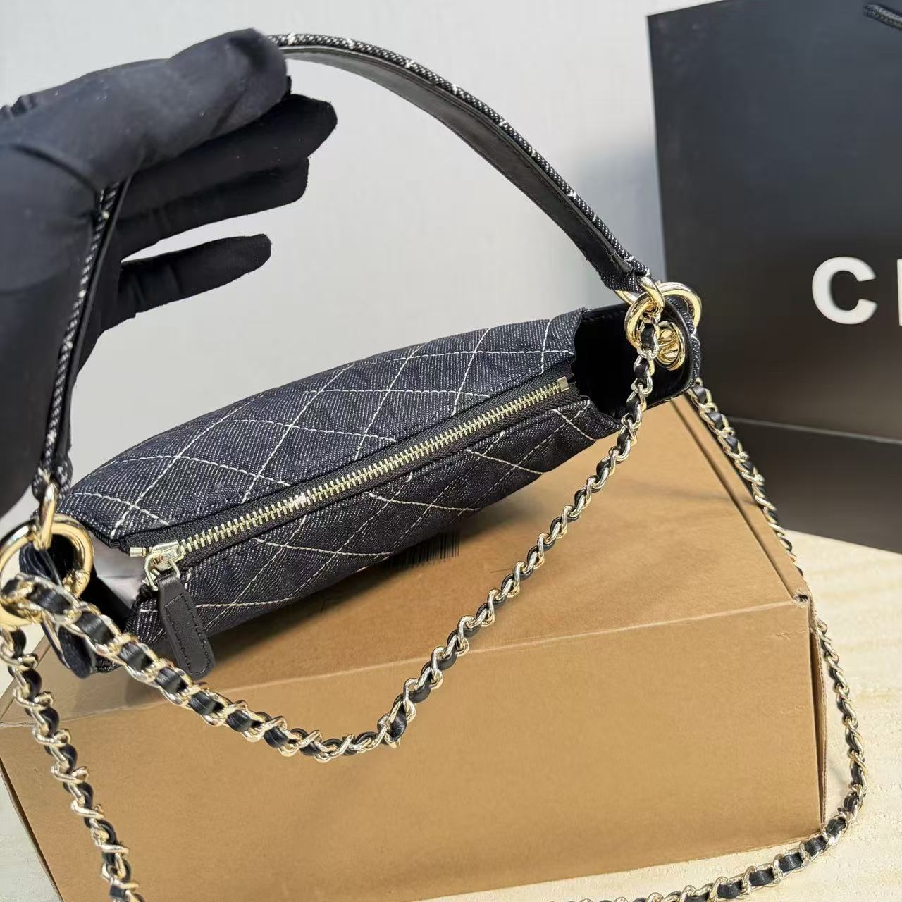 CHANE1 チェーンデニムハンドバッグ【50％割引+送料無料】