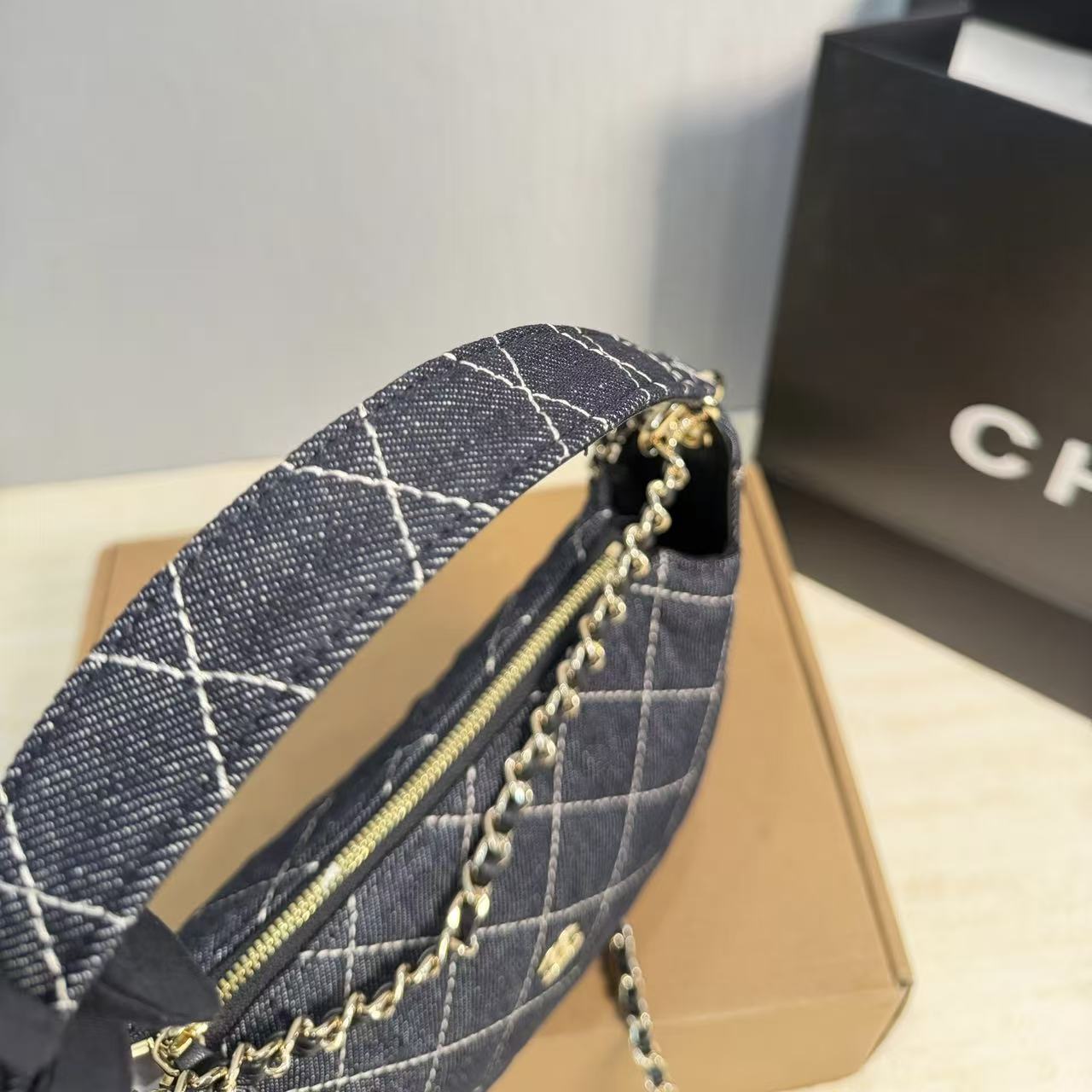 CHANE1 チェーンデニムハンドバッグ【50％割引+送料無料】