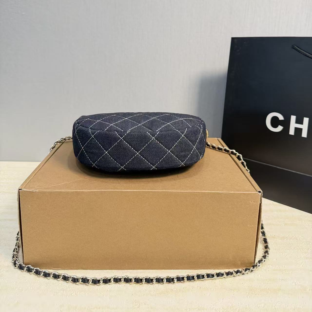 CHANE1 チェーンデニムハンドバッグ【50％割引+送料無料】