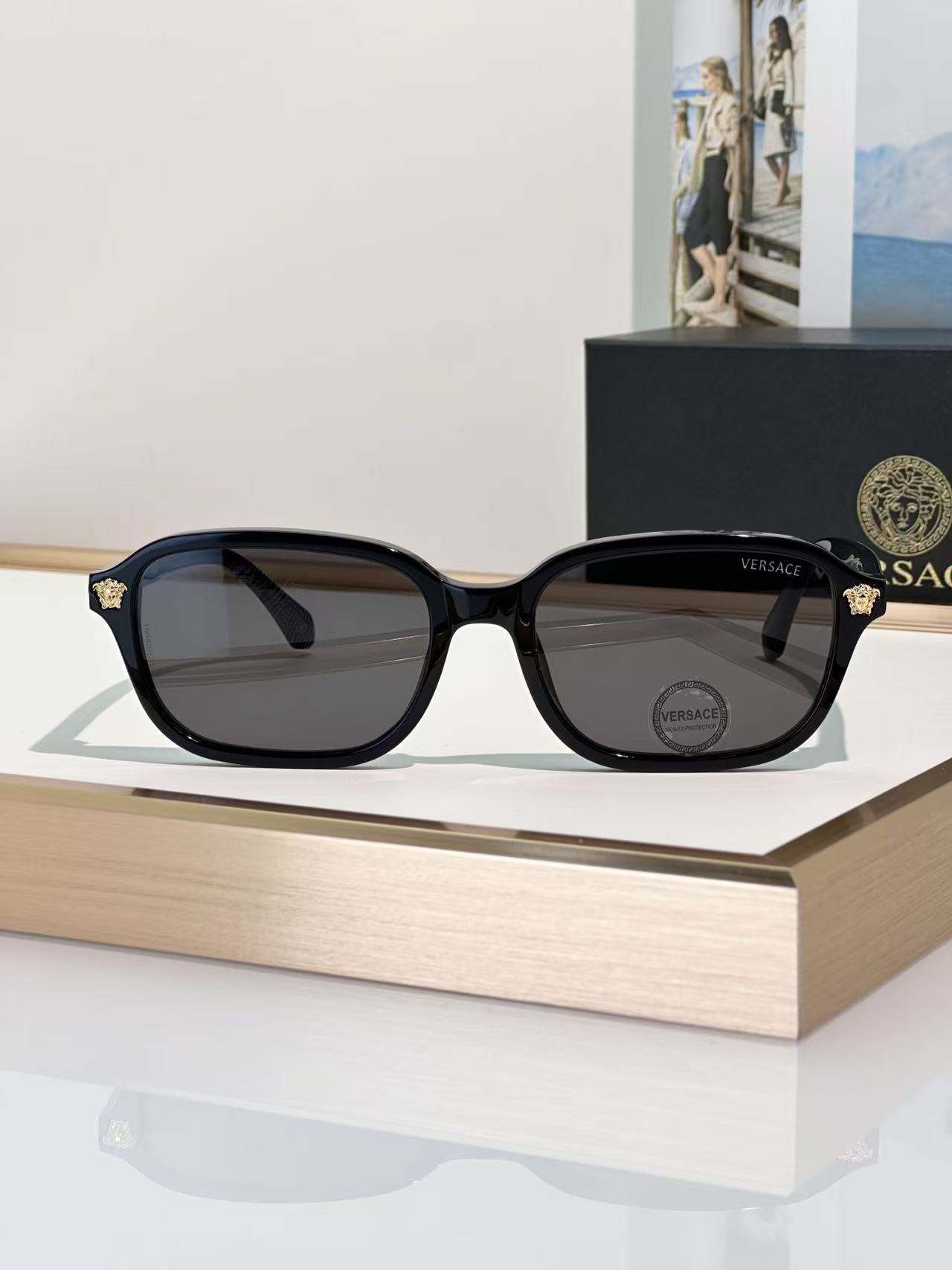 Versaceミニマリストサングラス【50％割引+送料無料】