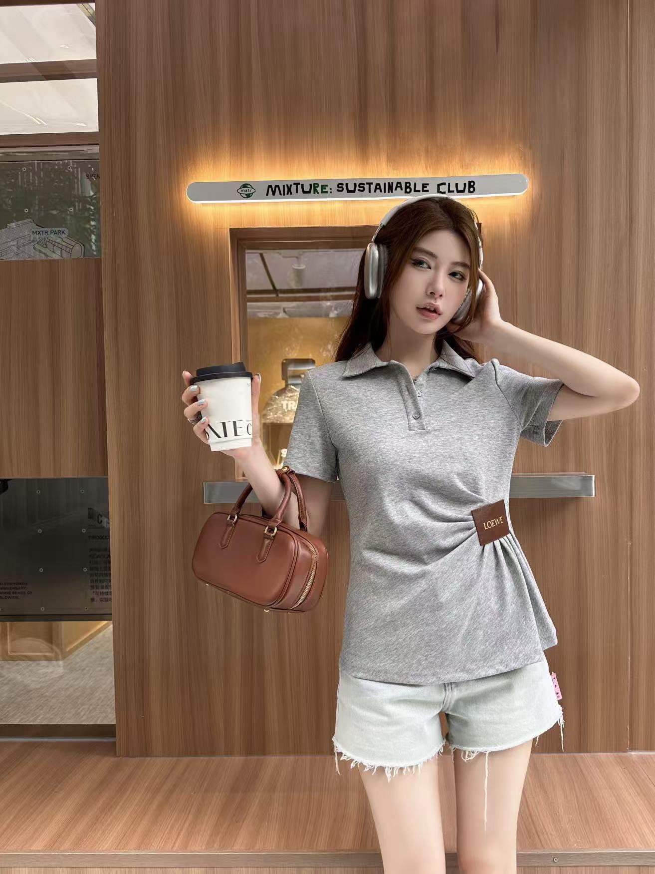 L0WEW プリーツボタンアップレタートップ【50％割引+送料無料】