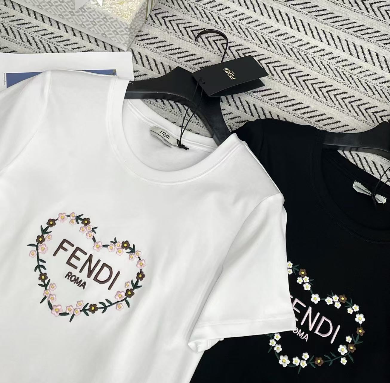 FEND1 プリントハートレターTシャツ【50％割引+送料無料】