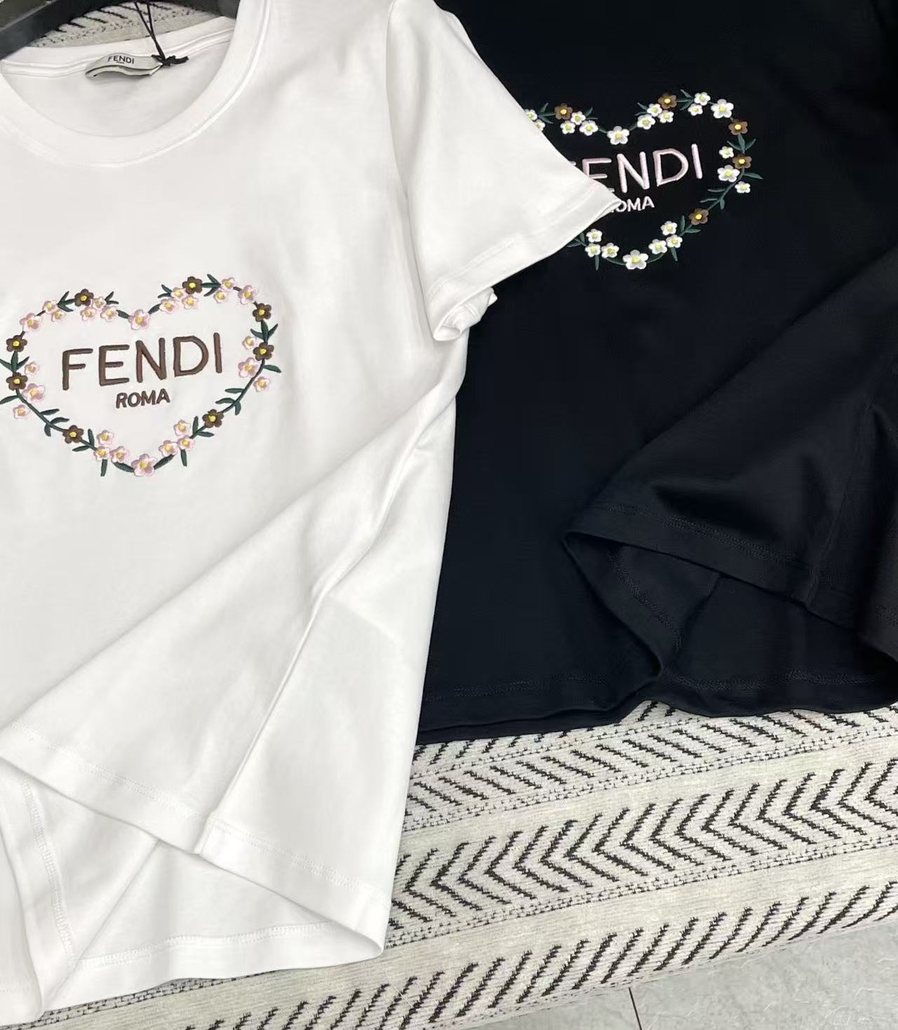 FEND1 プリントハートレターTシャツ【50％割引+送料無料】