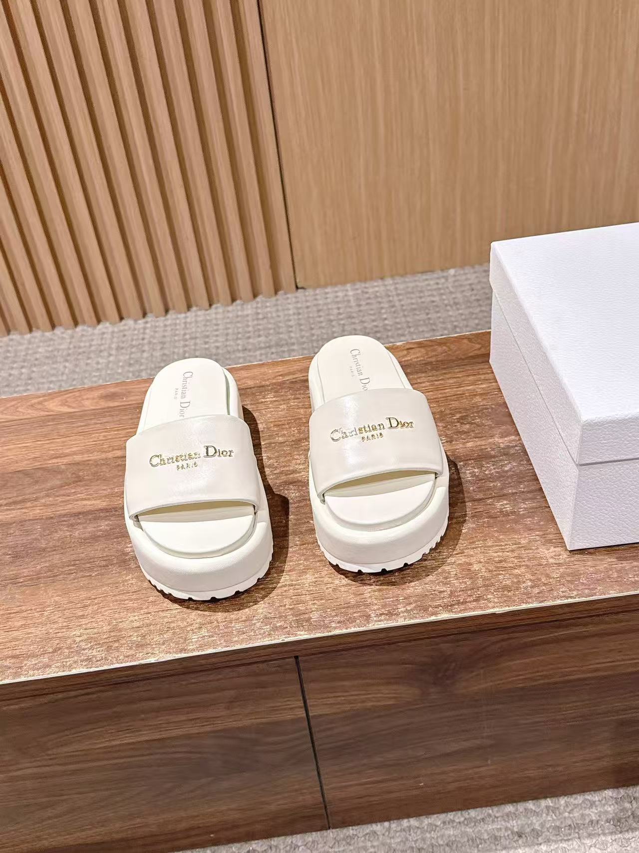 DIORの高品質プラットフォームスリッパ【50％割引+送料無料】