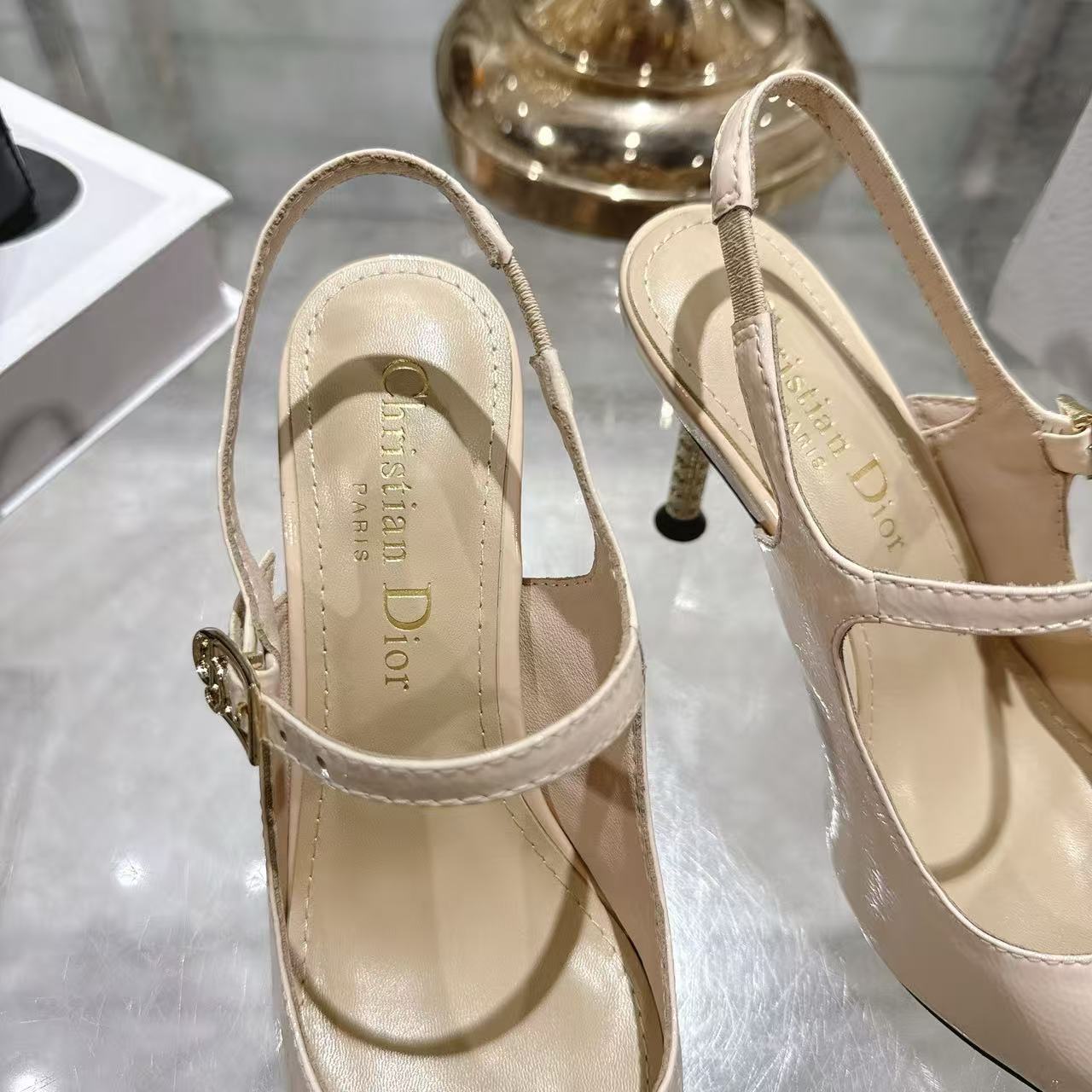 DIORの高品質ポインテッドトゥメリージェーンハイヒール【50％割引+送料無料】